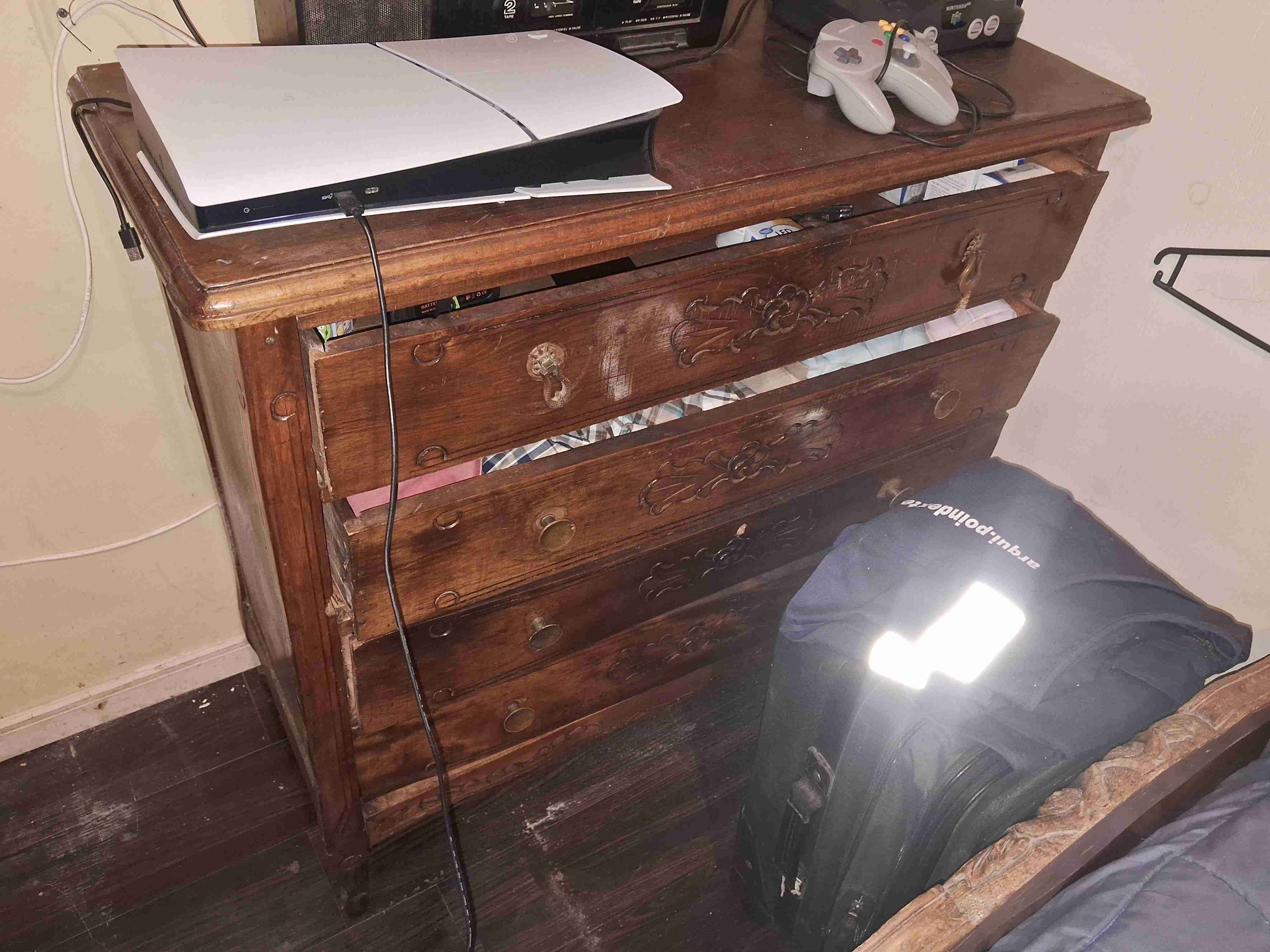 Comoda normando para restaurar