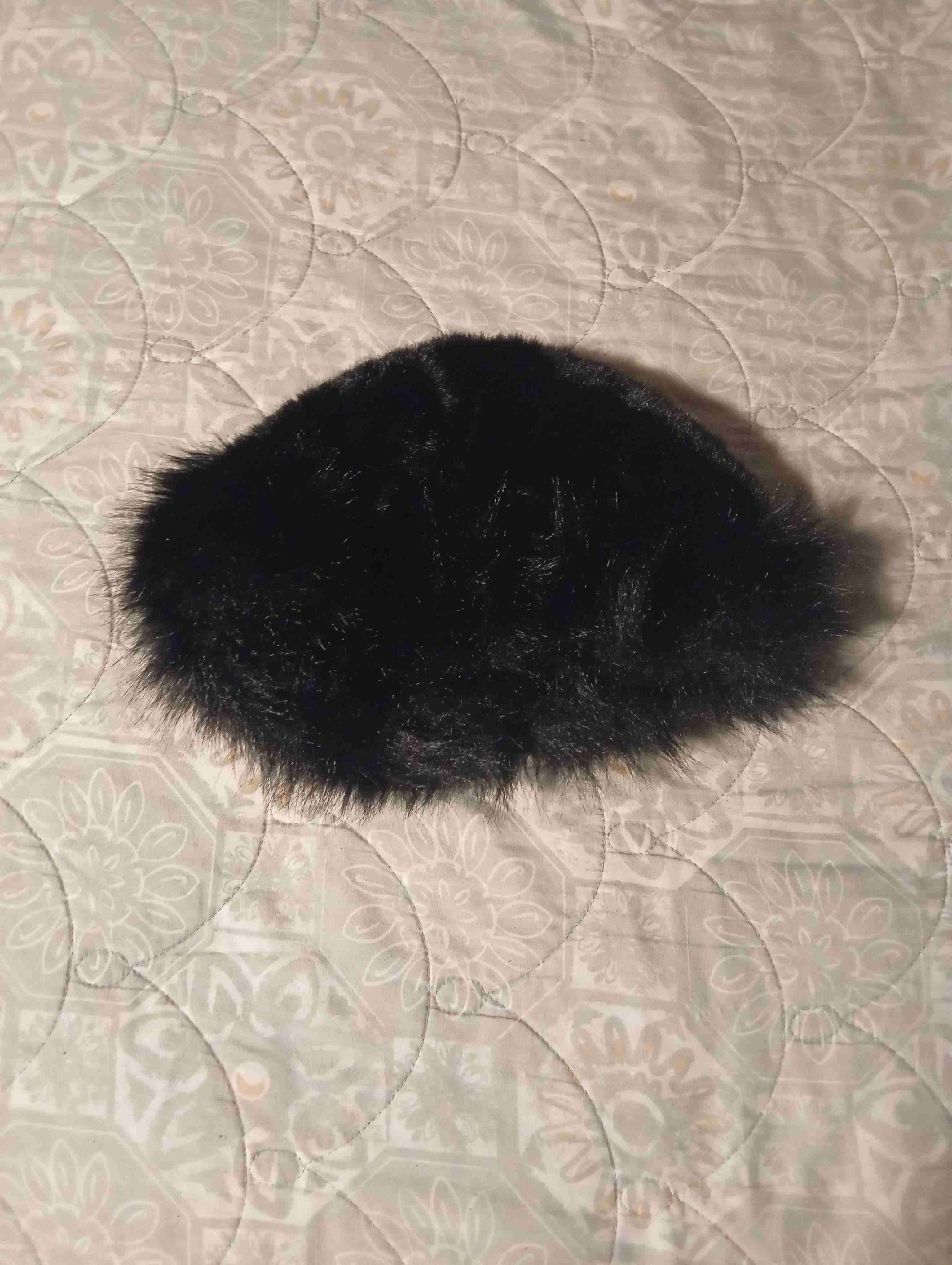 Gorro de piel sintética negro