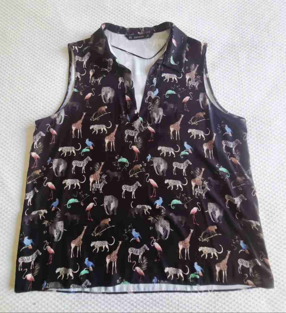 Blusa Zara,  estampada animal. Talla XL