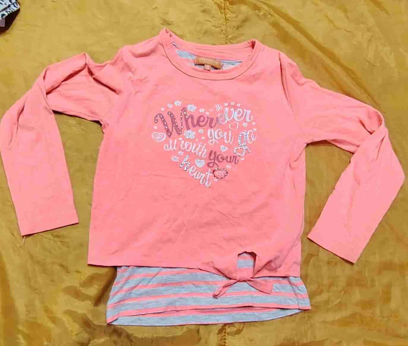 Polerón rosa con logo Superman - miniatura 3