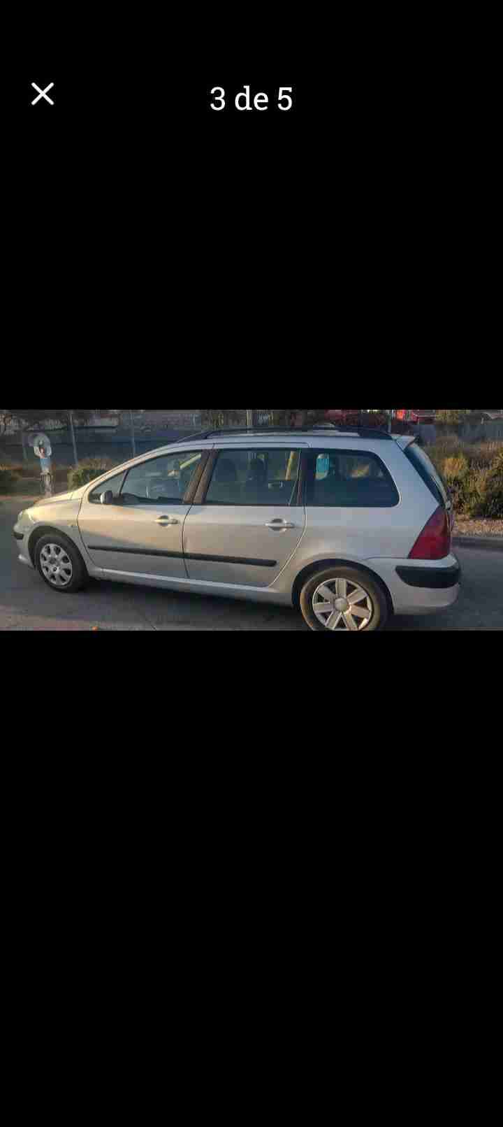 Auto familiar plateado en buen estado - miniatura 2