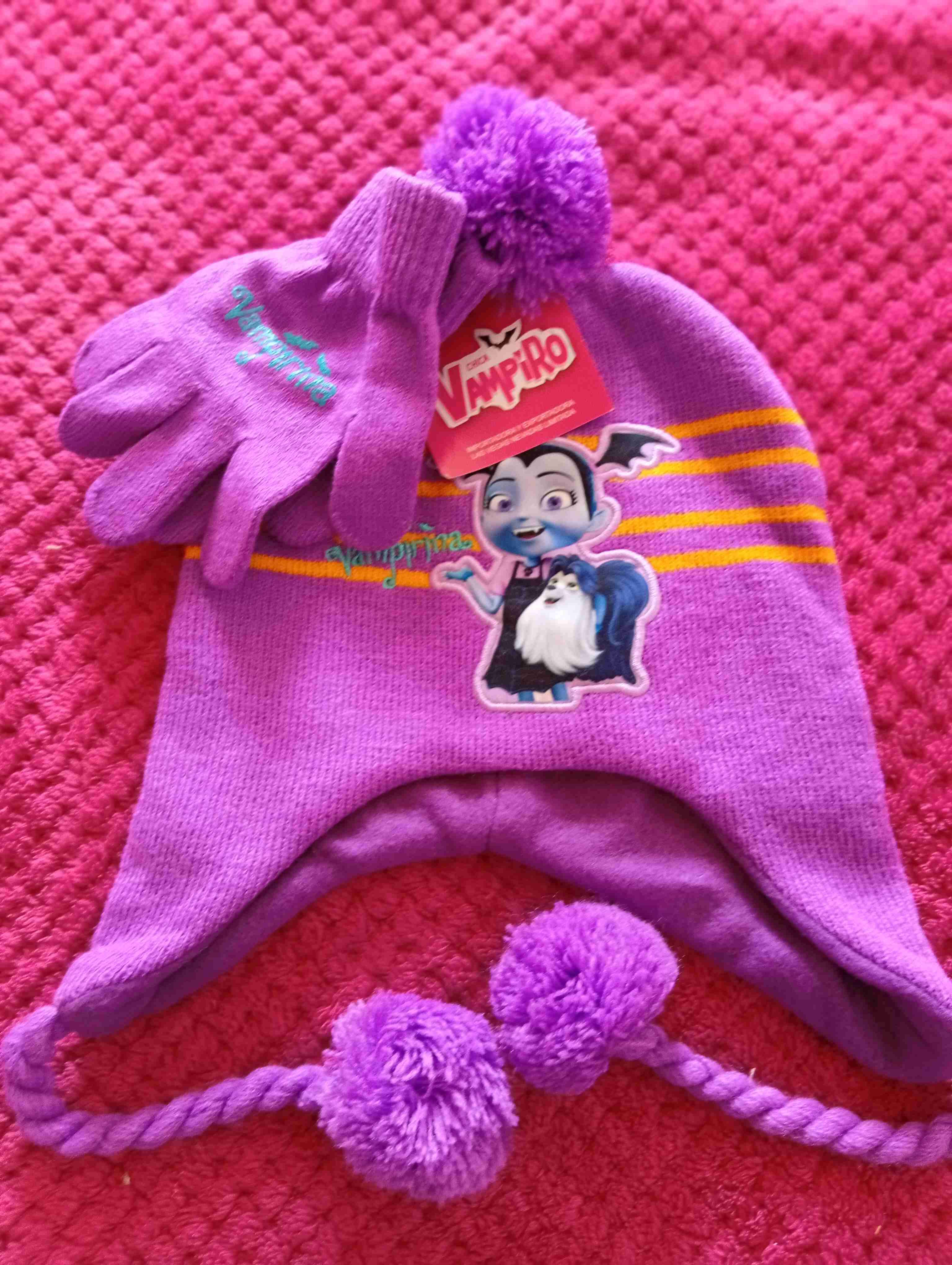 Set Gorro y Guantes Vampirina