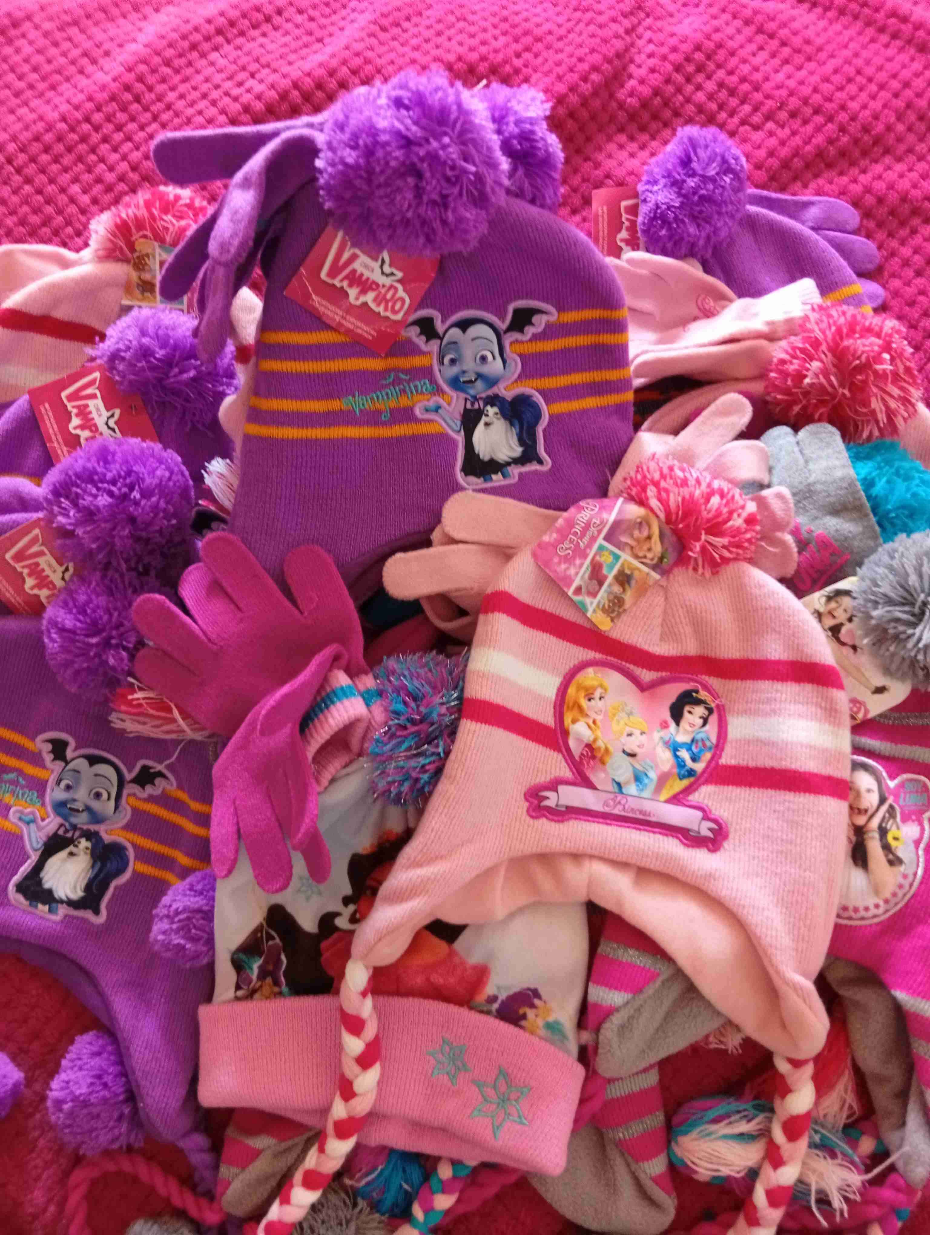 Set Gorro y Guantes Vampirina - miniatura 5