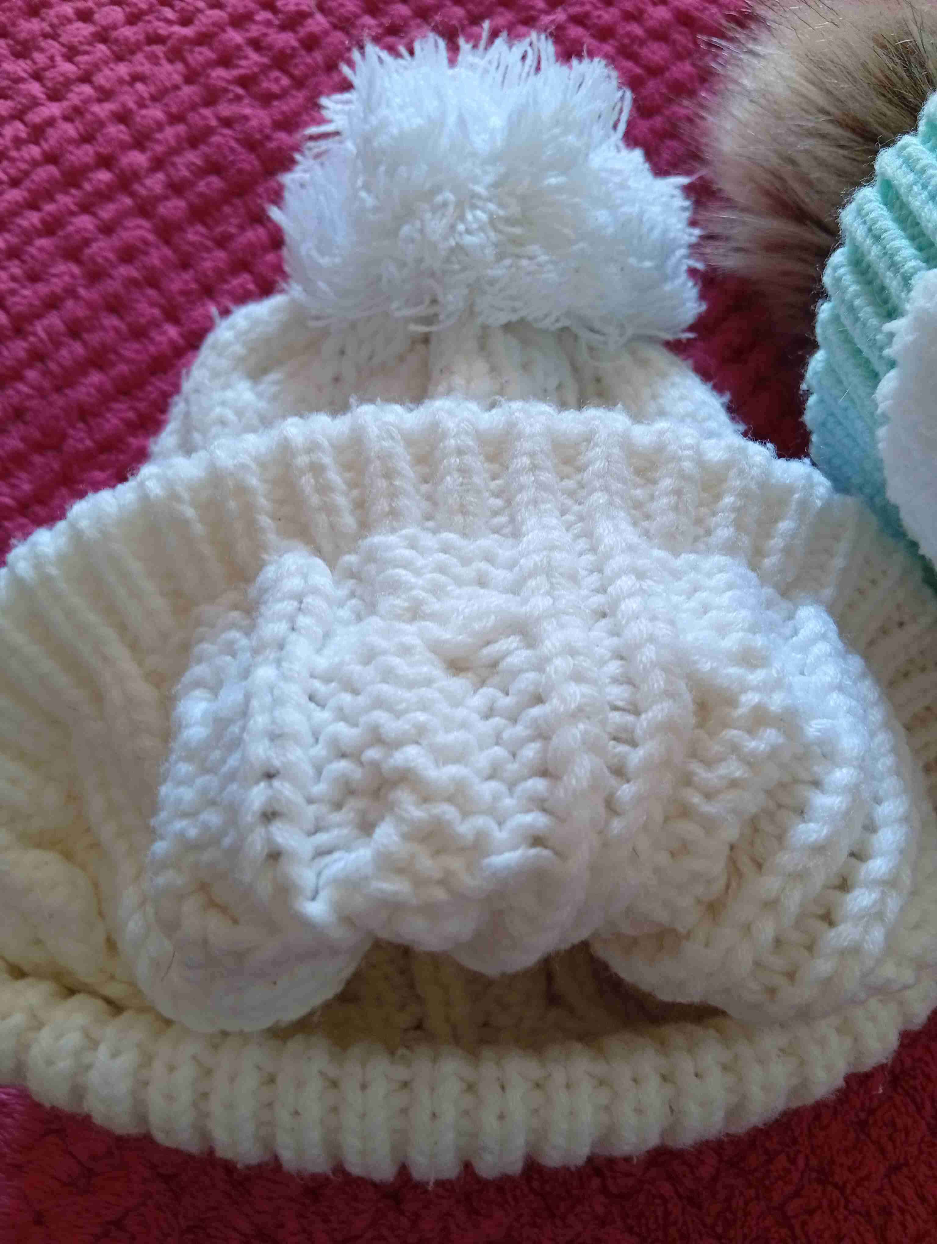 Conjunto de gorros de lana con pompones - 4