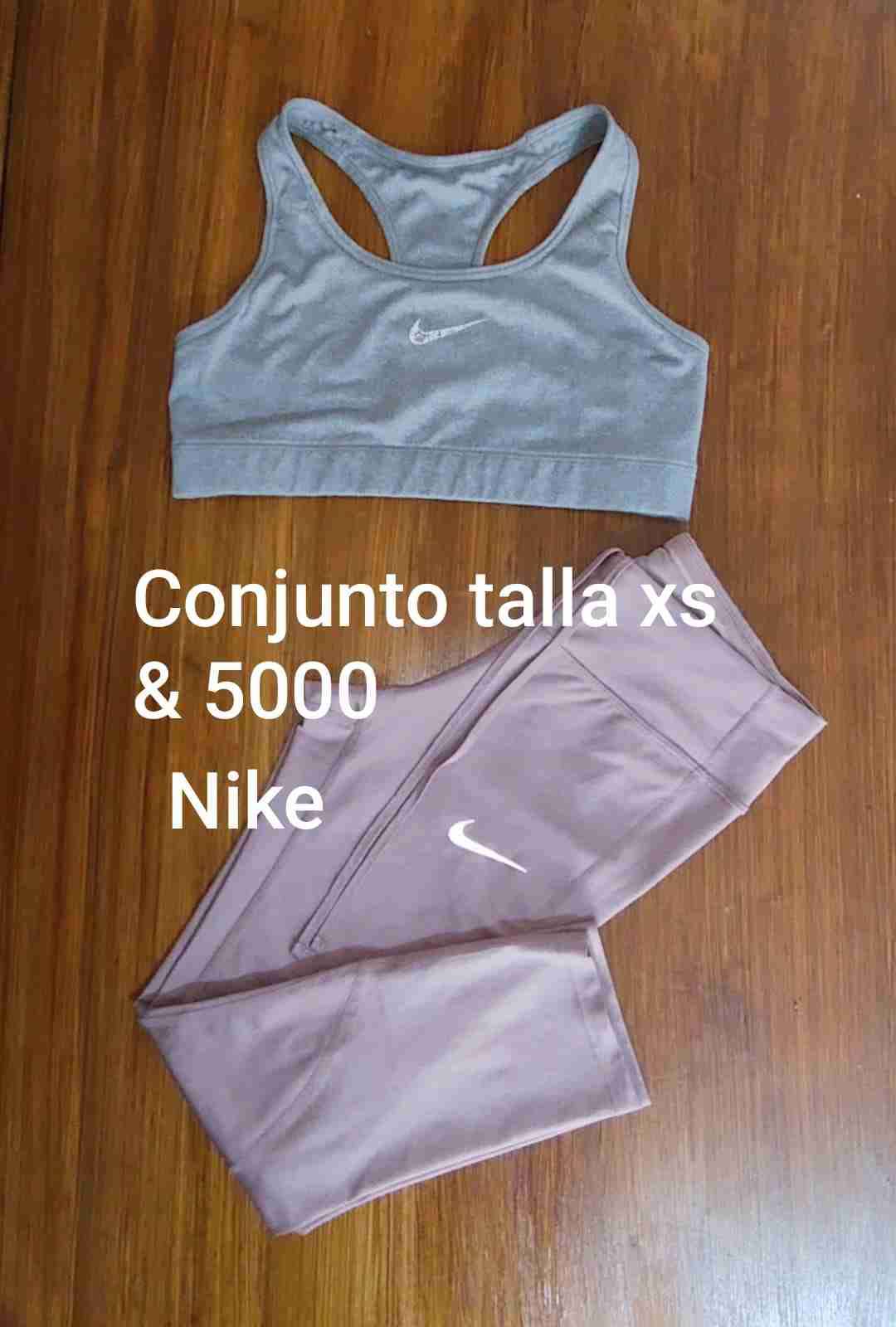 Conjunto deportivo Nike gris y lila