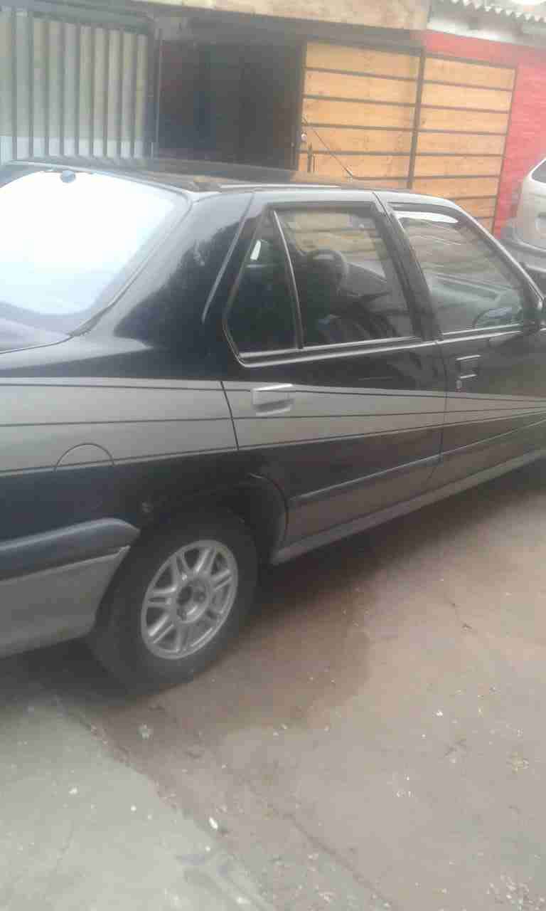 Auto Renault color negro - miniatura 3