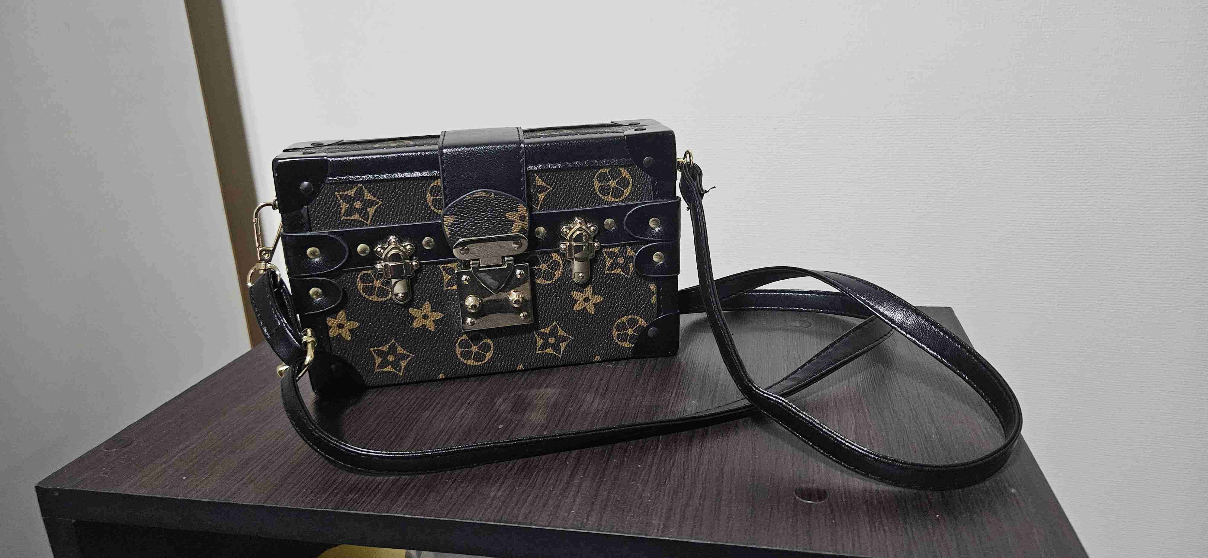 Cartera tipo baúl decorativa