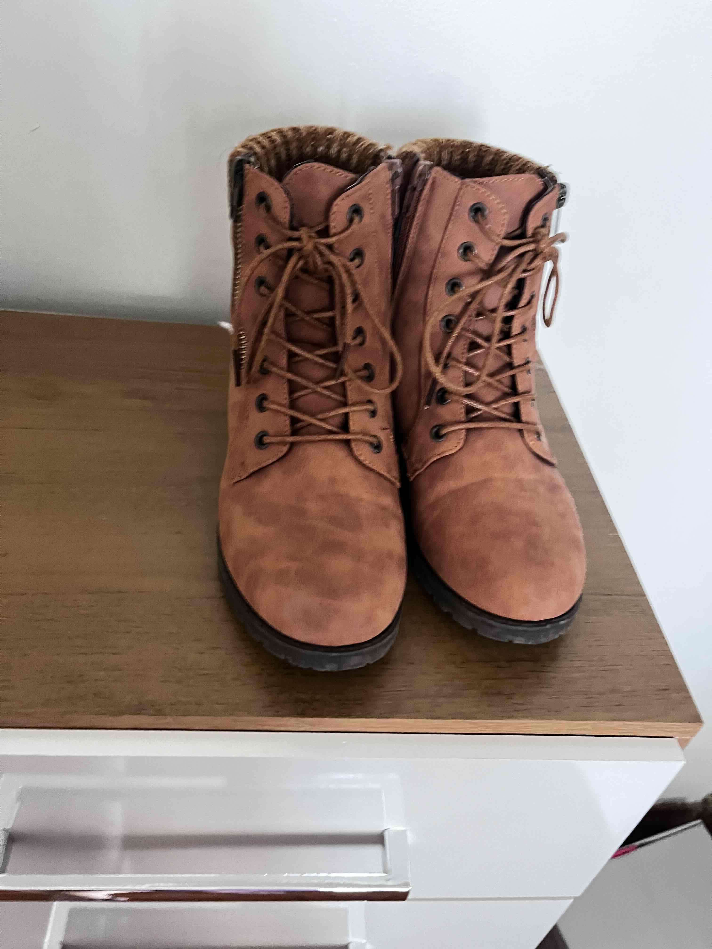 Tacones negros con tachas - miniatura 4