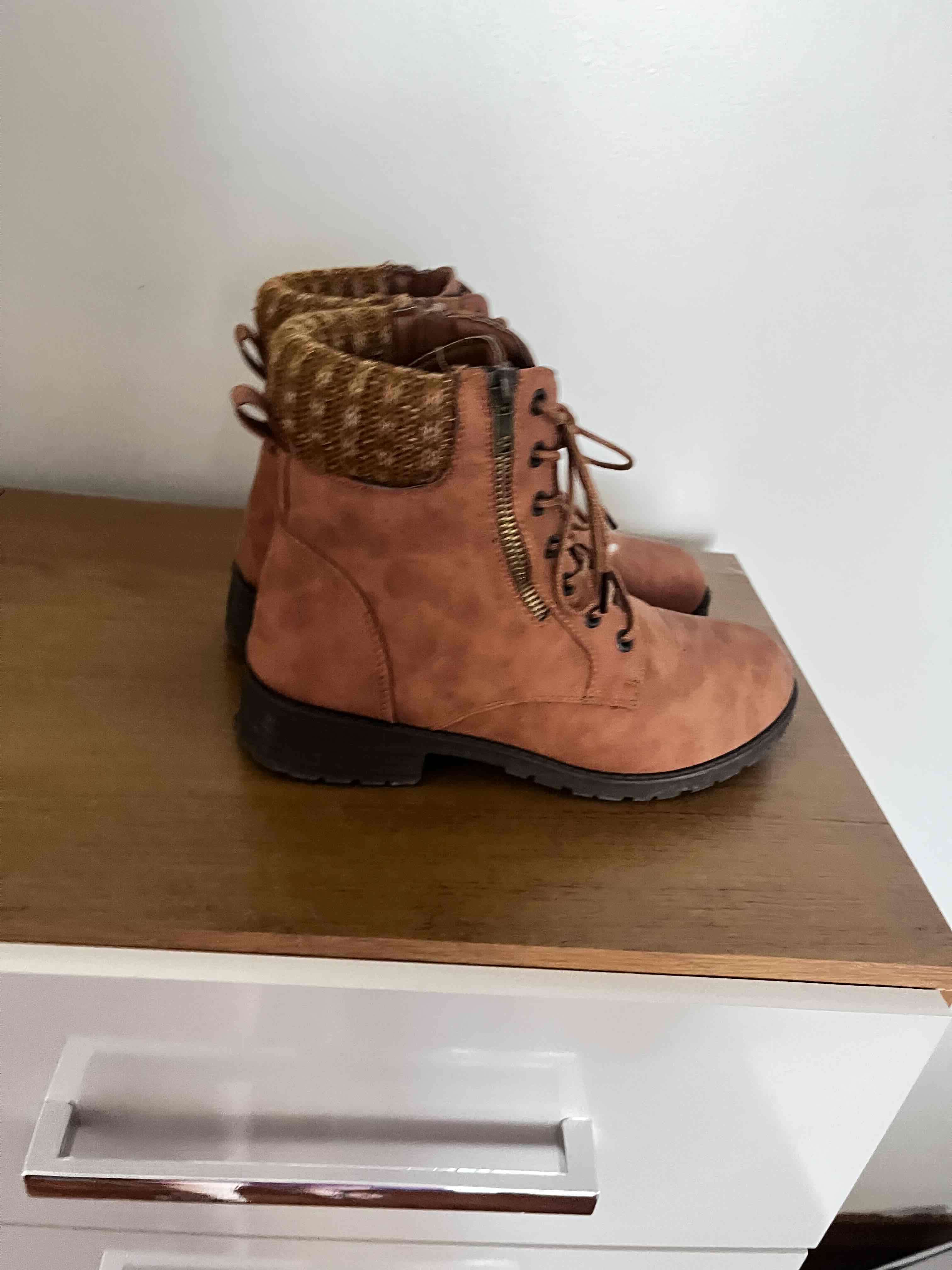 Tacones negros con tachas - miniatura 5