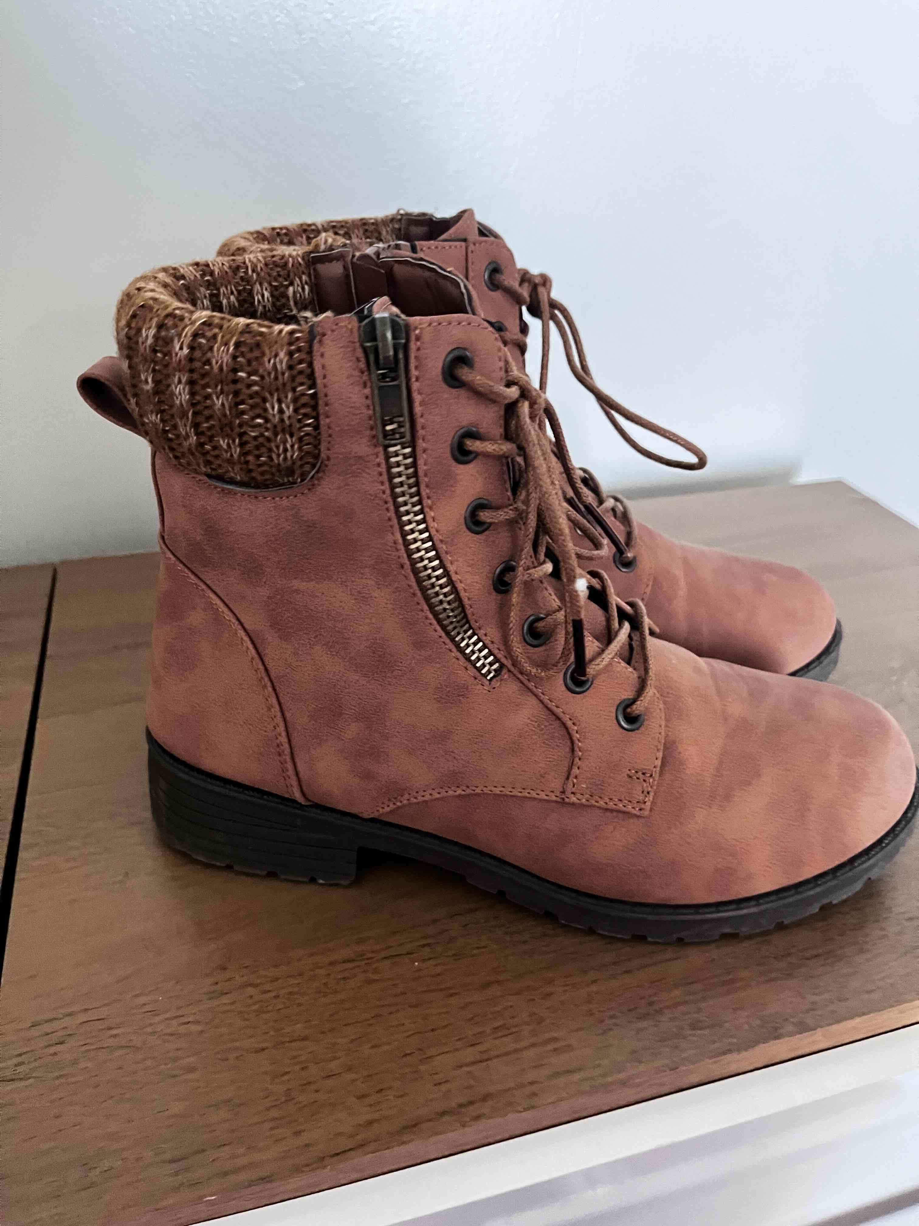 Tacones negros con tachas - miniatura 6