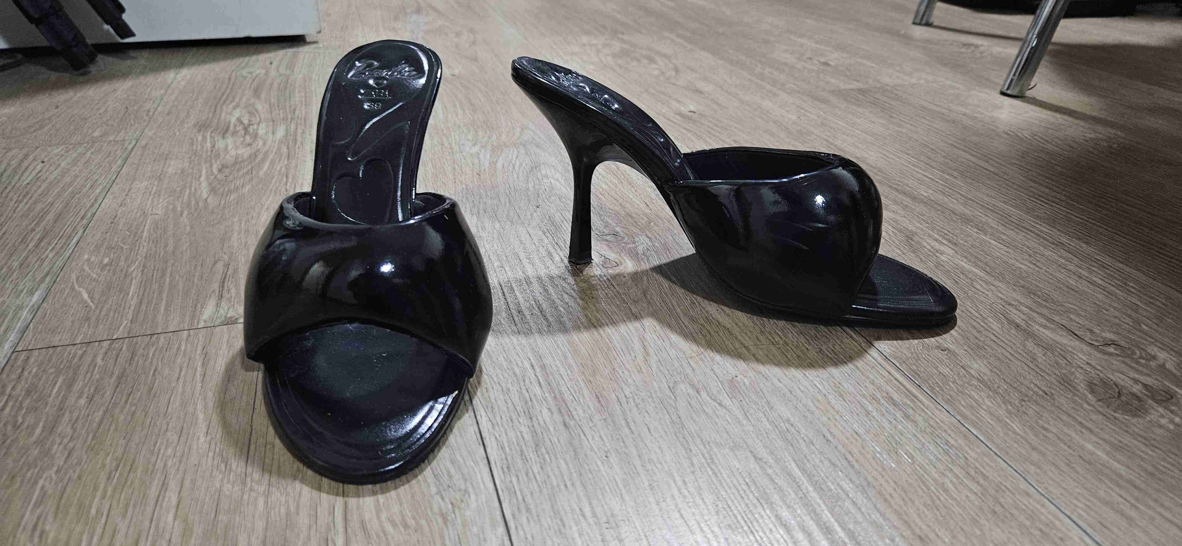 Sandalias Barbie negras mule acolchado tacon zara - miniatura 2