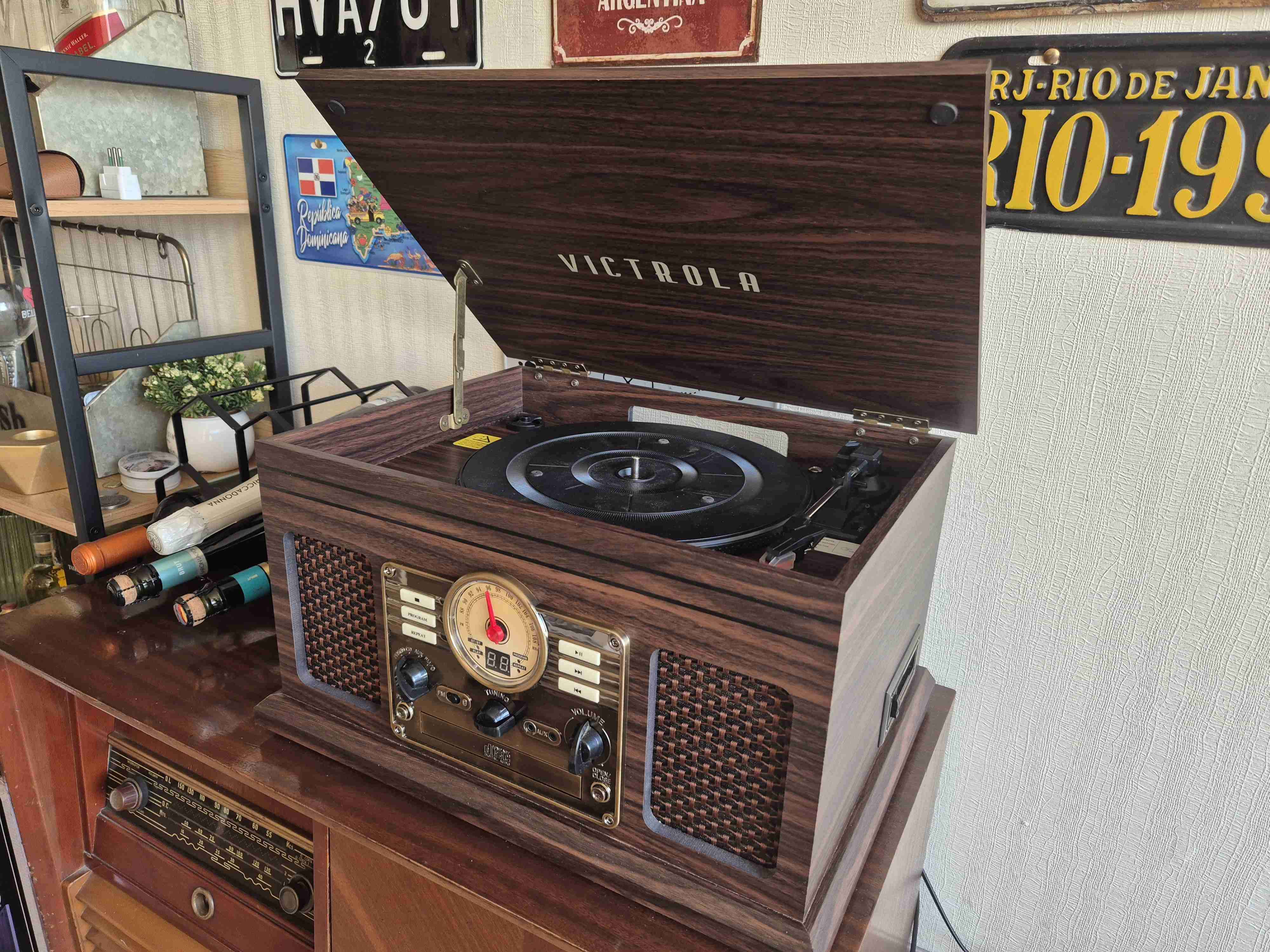 Tocadiscos retro Victrola madera
