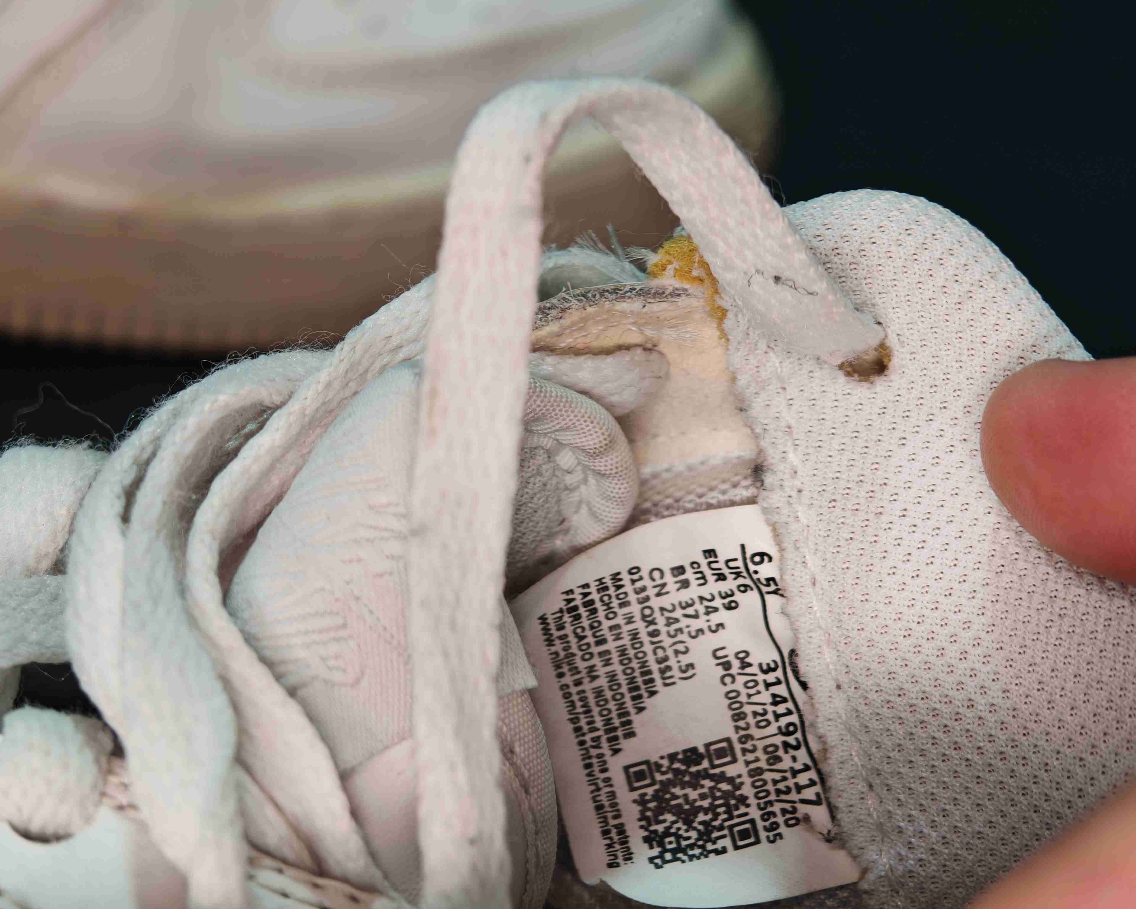 Zapatillas blancas deportivas - miniatura 2