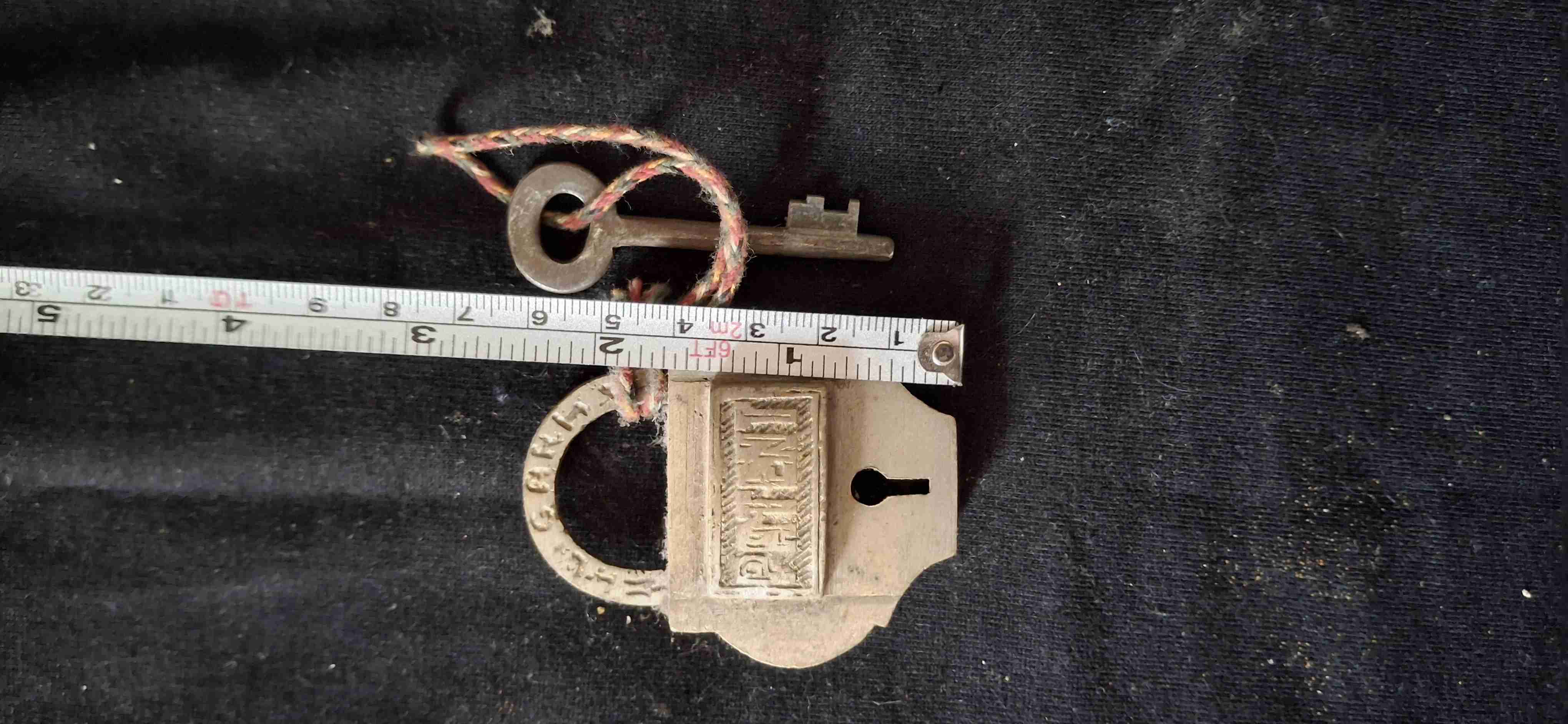 Antigua cerradura con llave