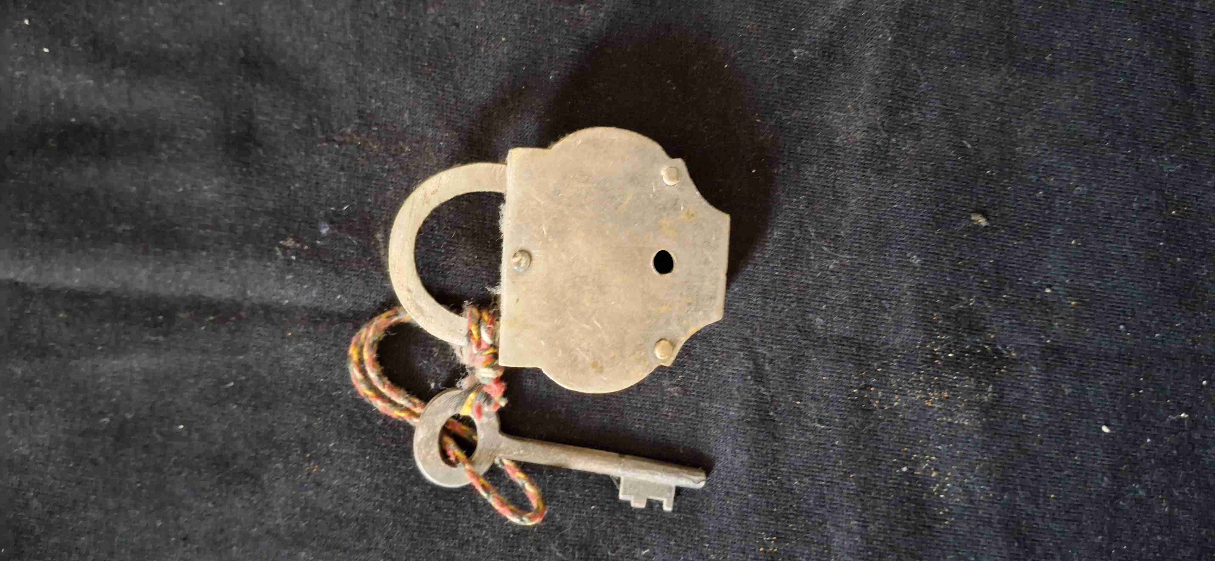 Antigua cerradura con llave - 3