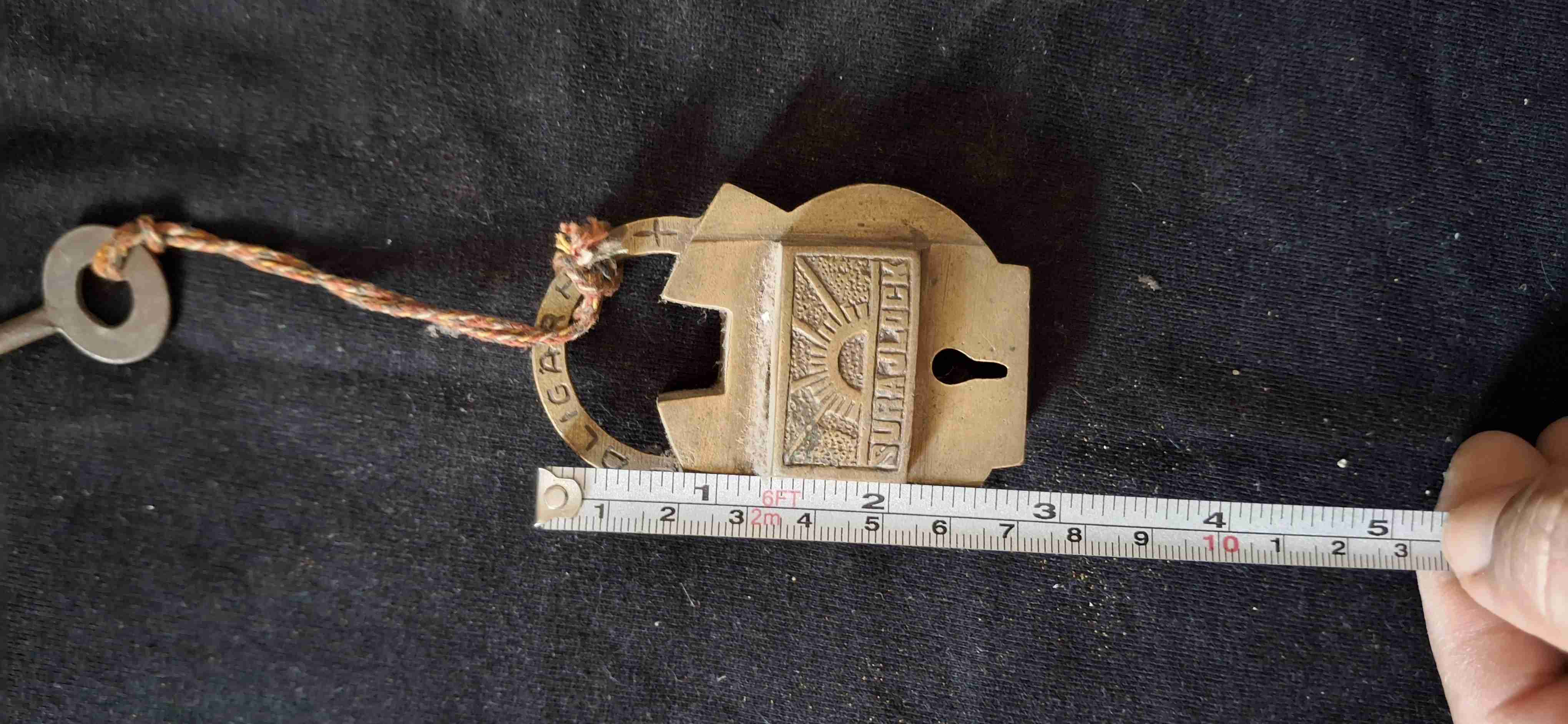 Antiguo candado de bronce - miniatura 2