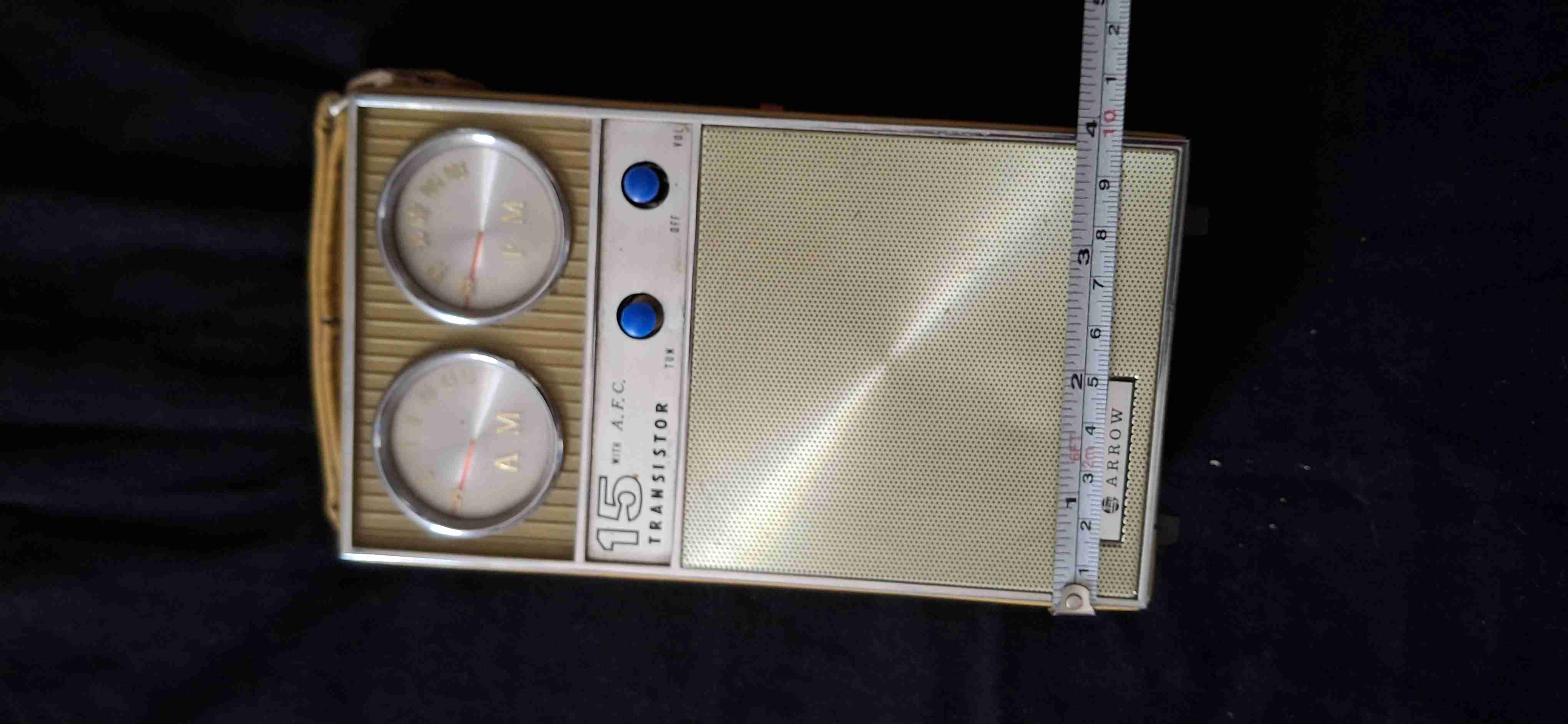 Radio vintage Arrow con medidor
