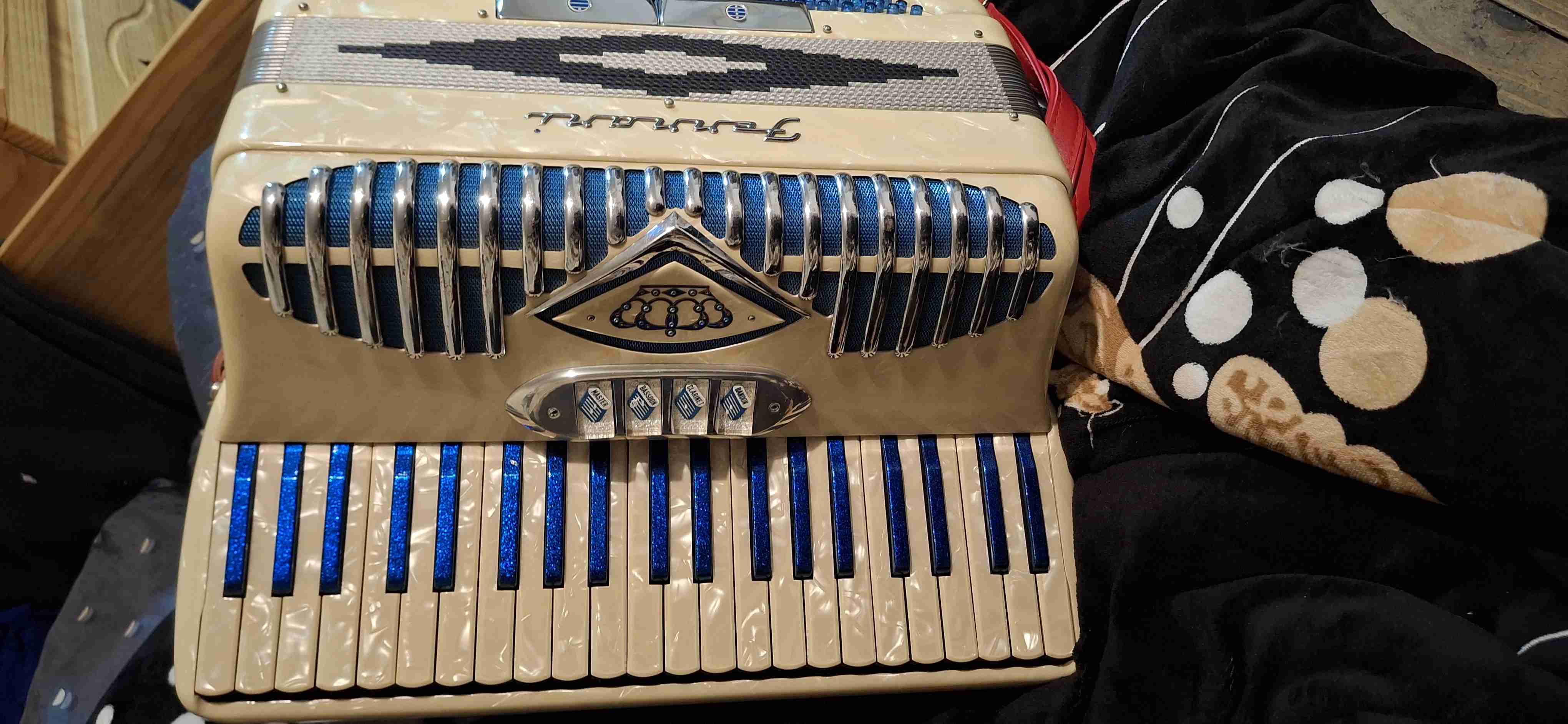 Acordeón Ferrari con diseño azul