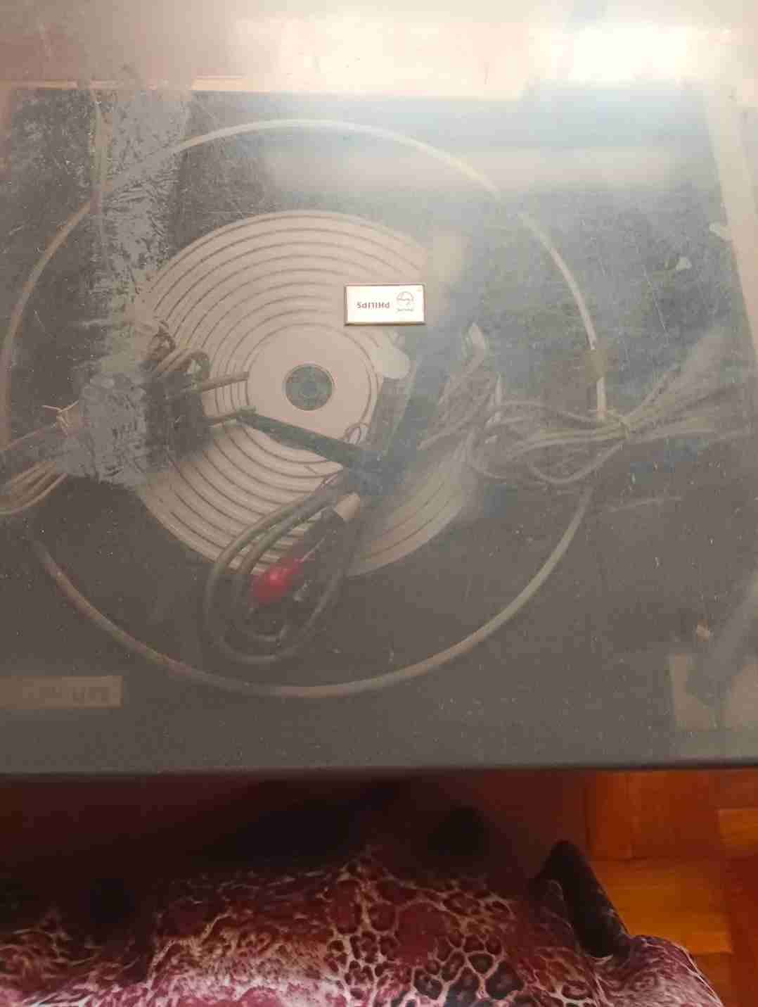 Tocadiscos vintage con cables - miniatura 2