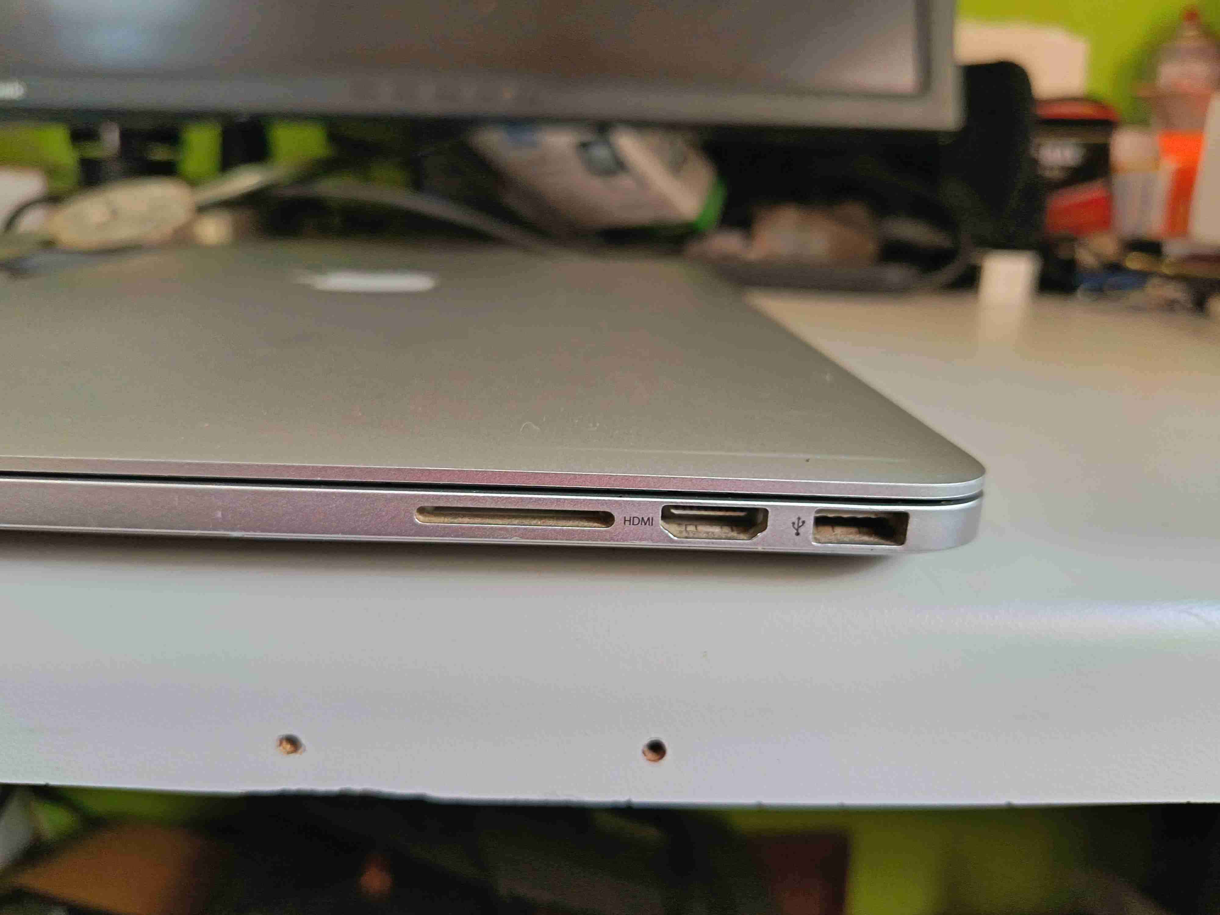 Laptop Apple MacBook Pro 15 pulgadas i7 16 GB ram - miniatura 6