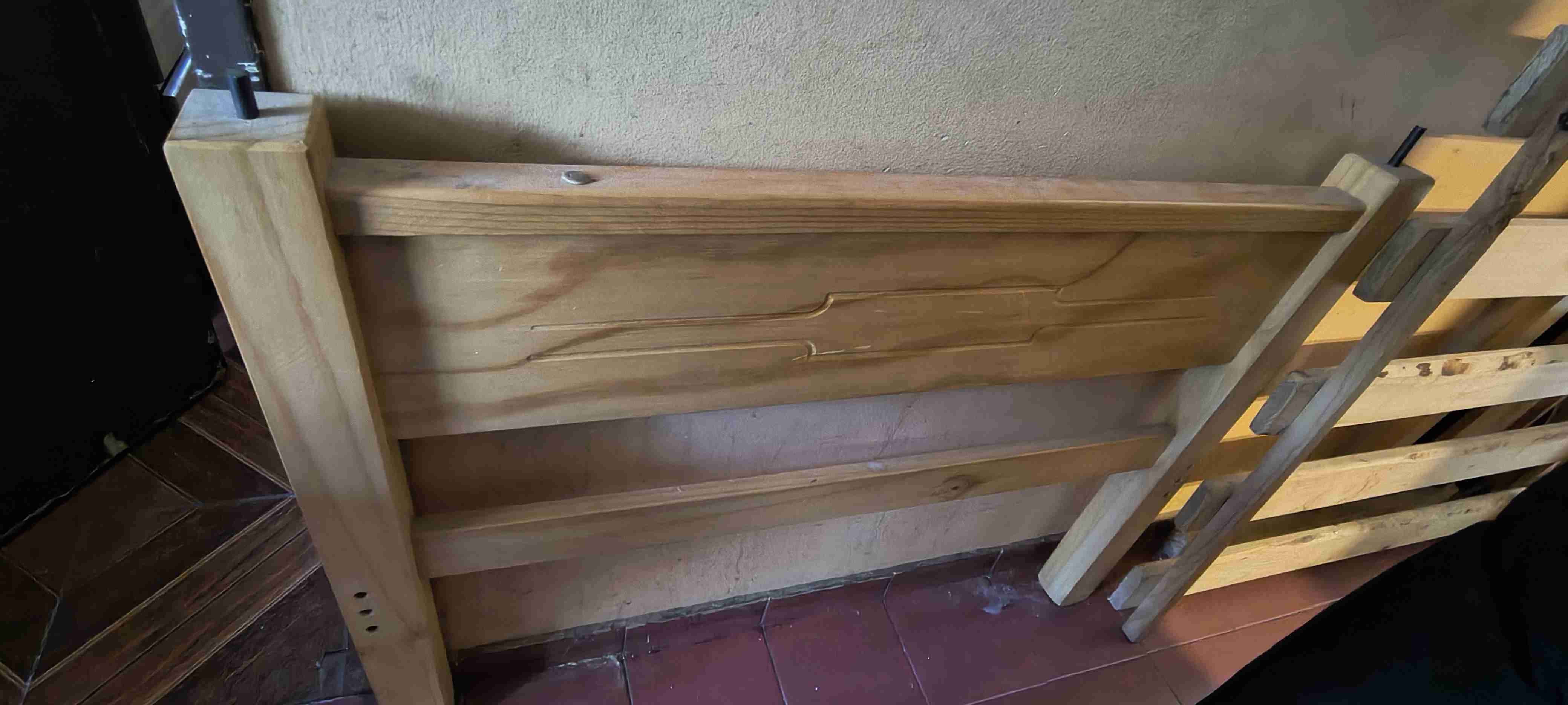 Respaldo y pie de cama de madera