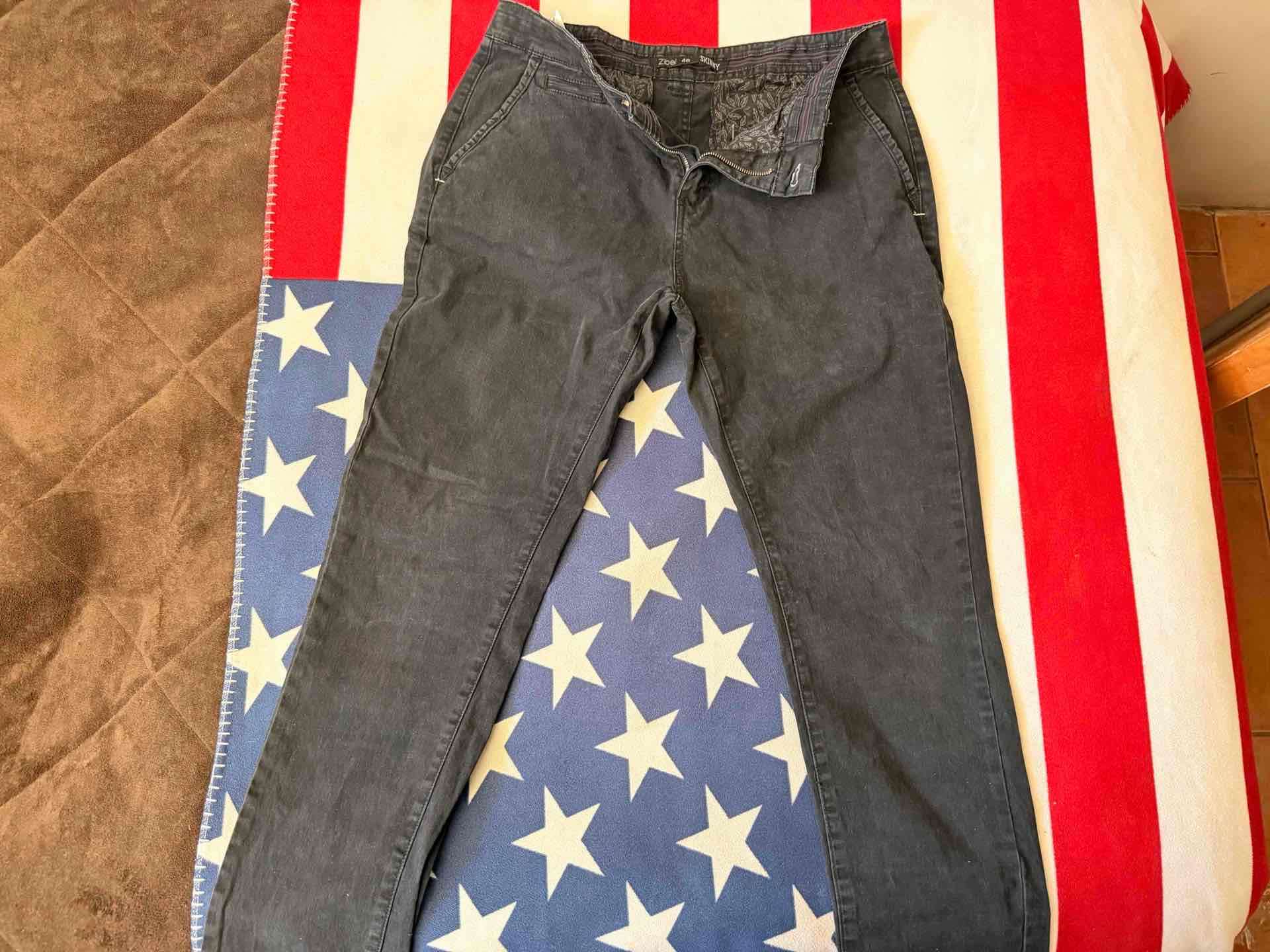 Pantalones negro de hombre