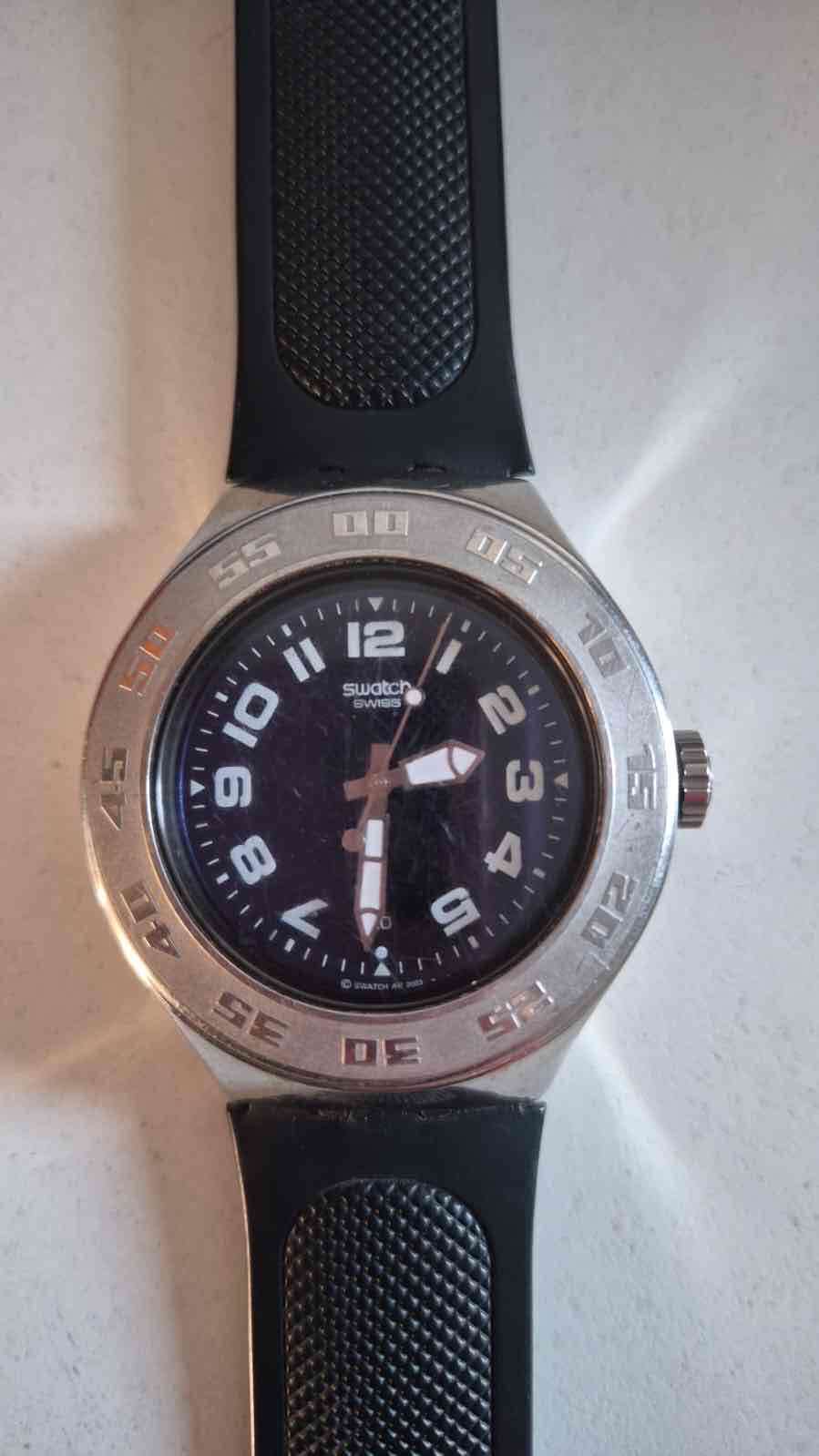 Reloj Swatch negro - miniatura 3