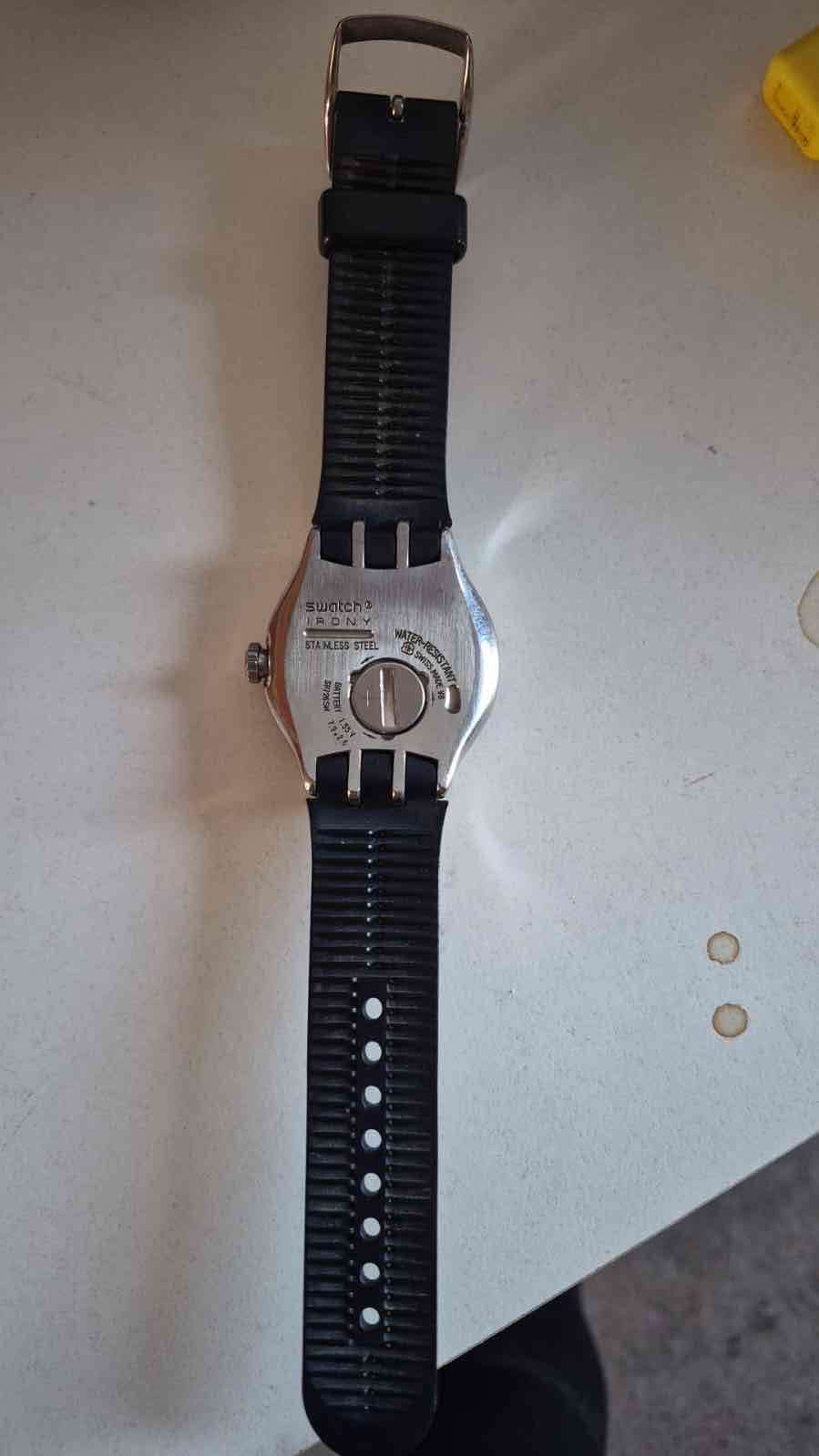 Reloj Swatch negro - miniatura 4