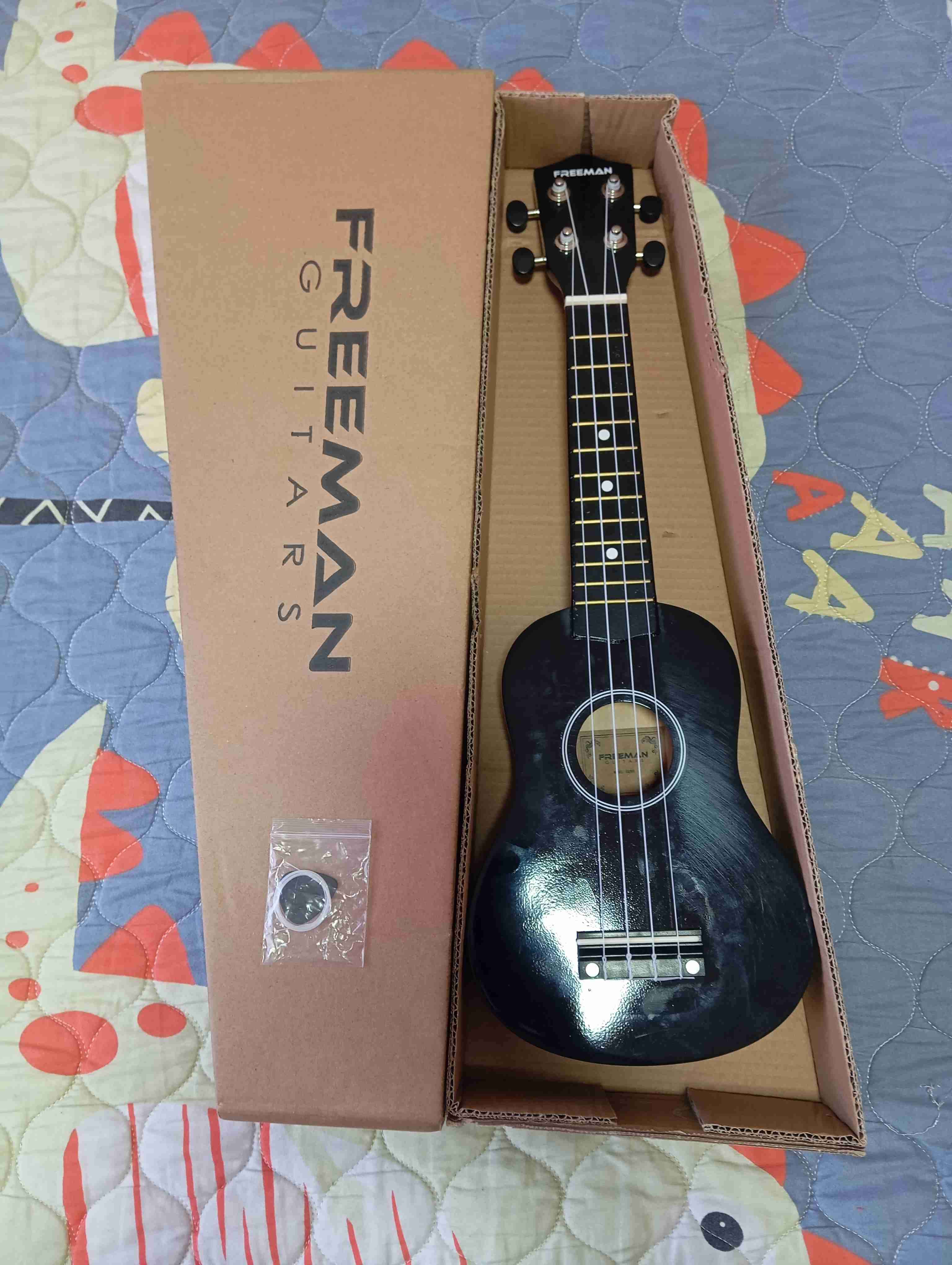 Ukulele Freeman Guitars negro