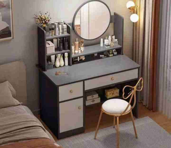 Tocador con espejo redondo