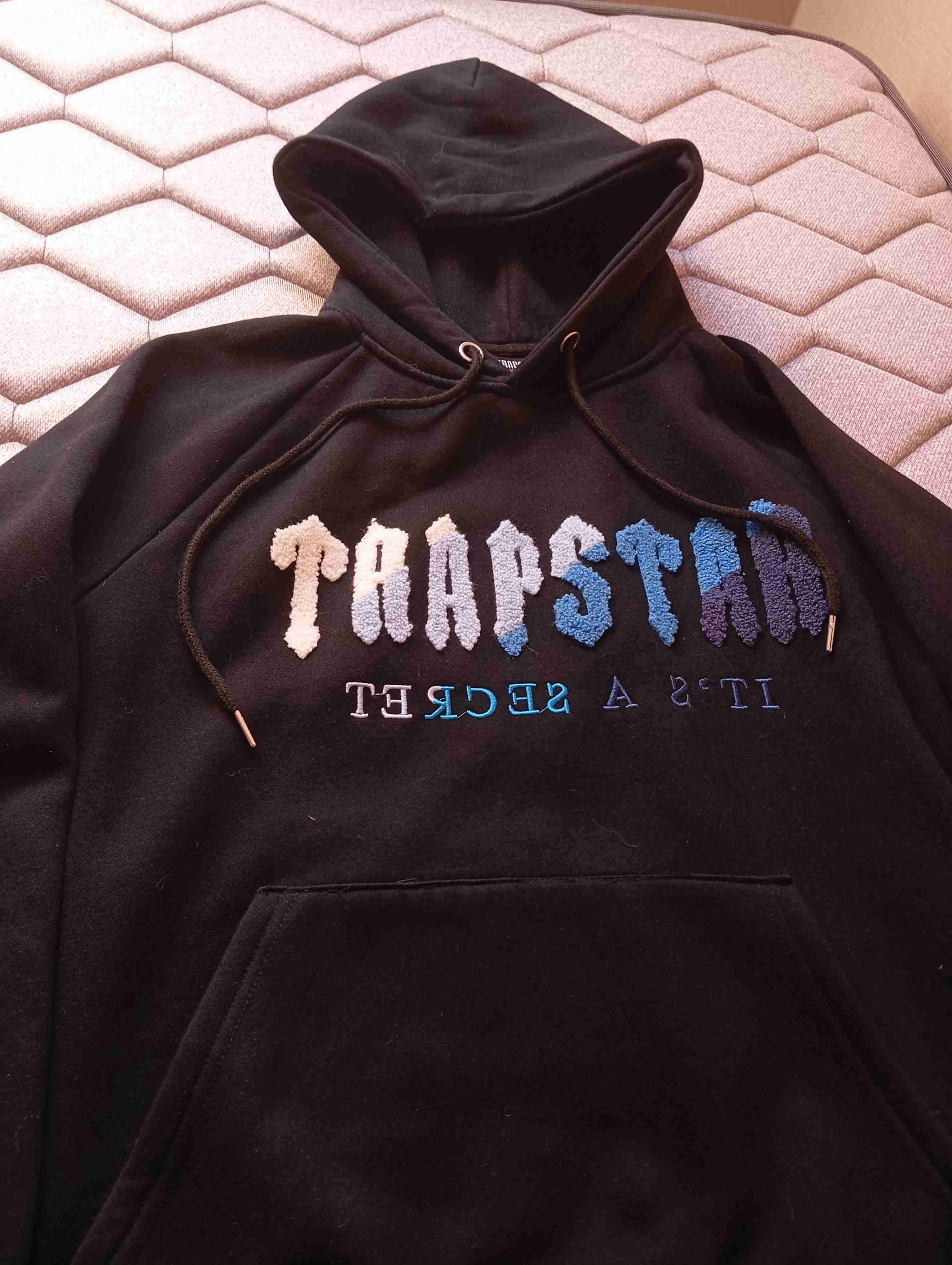 Polerón negro con capucha Trapstar