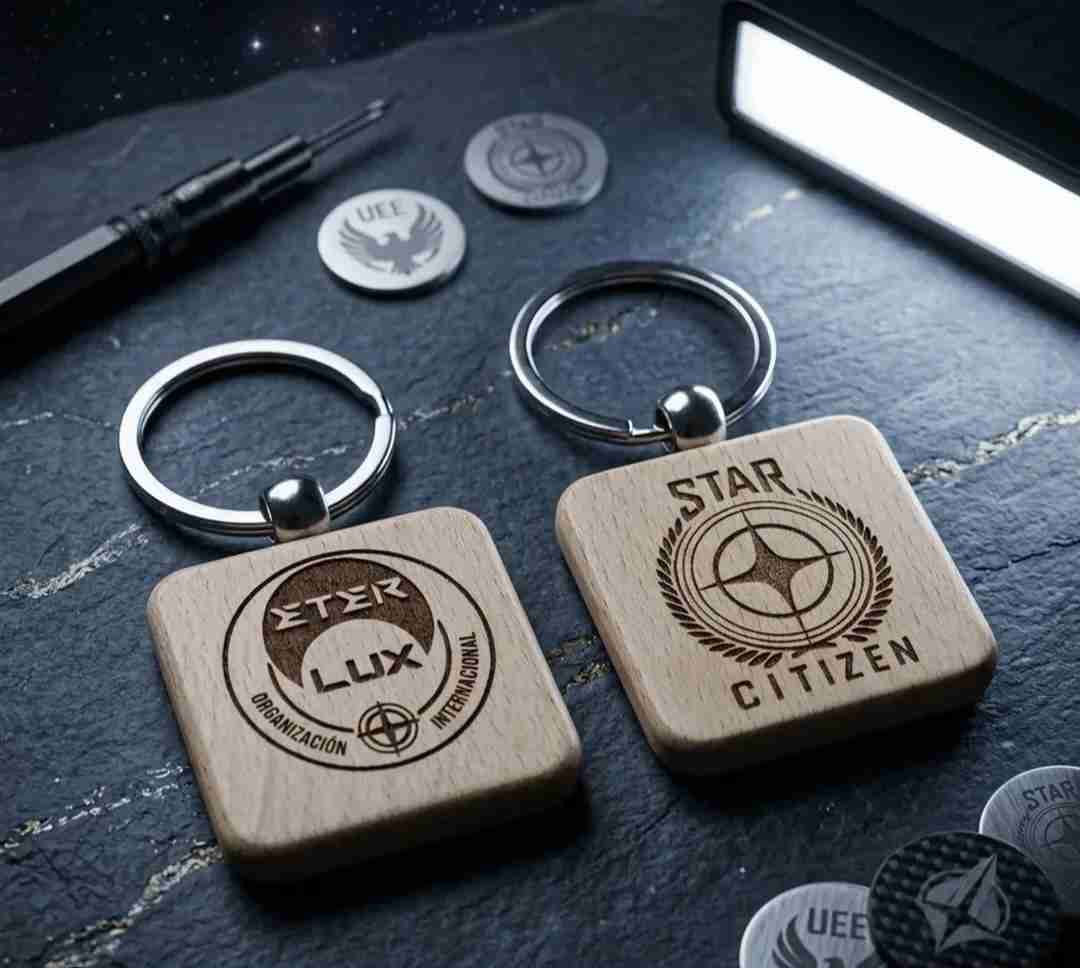 Llavero cuadrado personalizado madera - miniatura 2