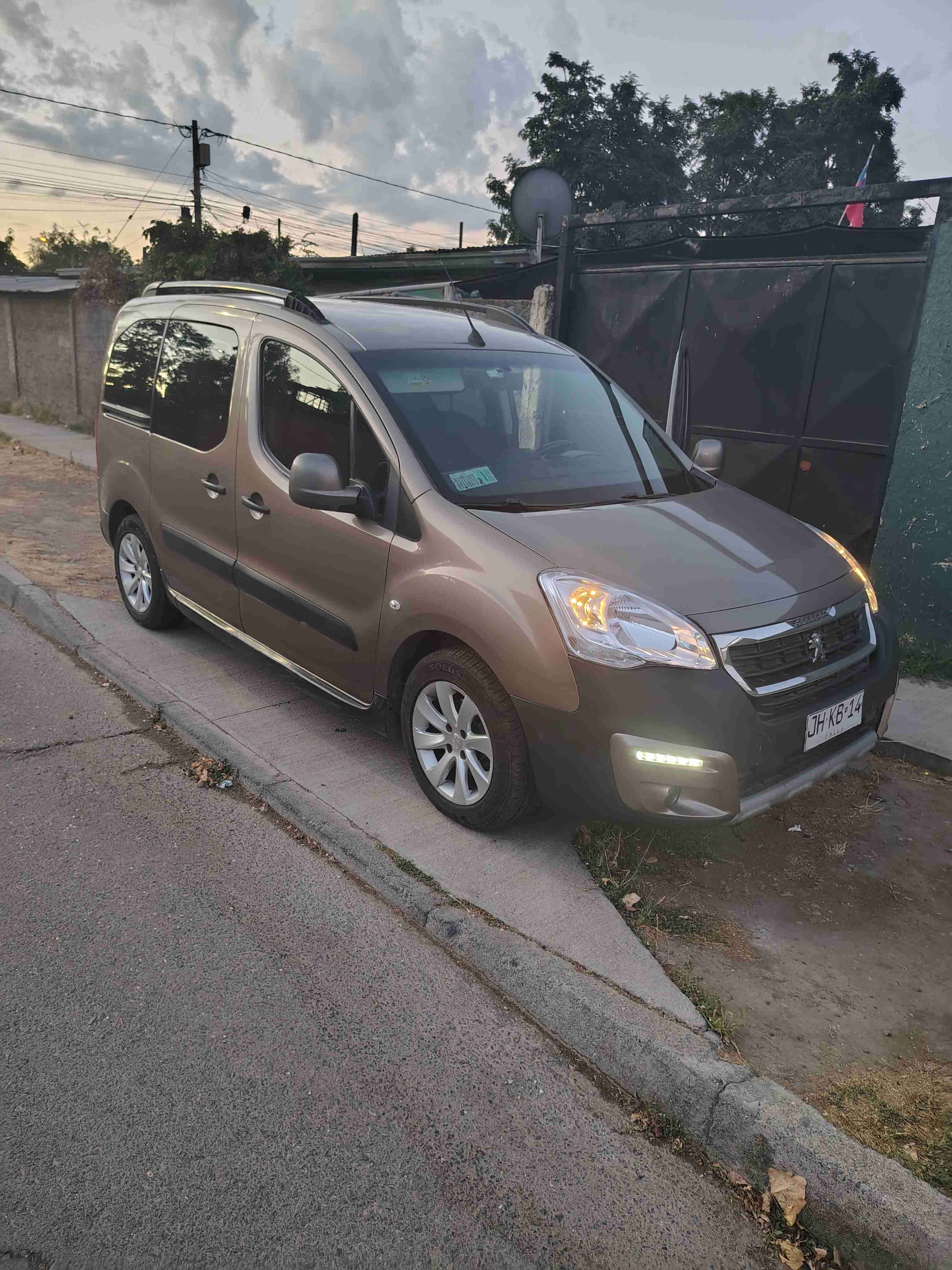 Forgon Peugeot Partner tepee 2017 Diesel - 1