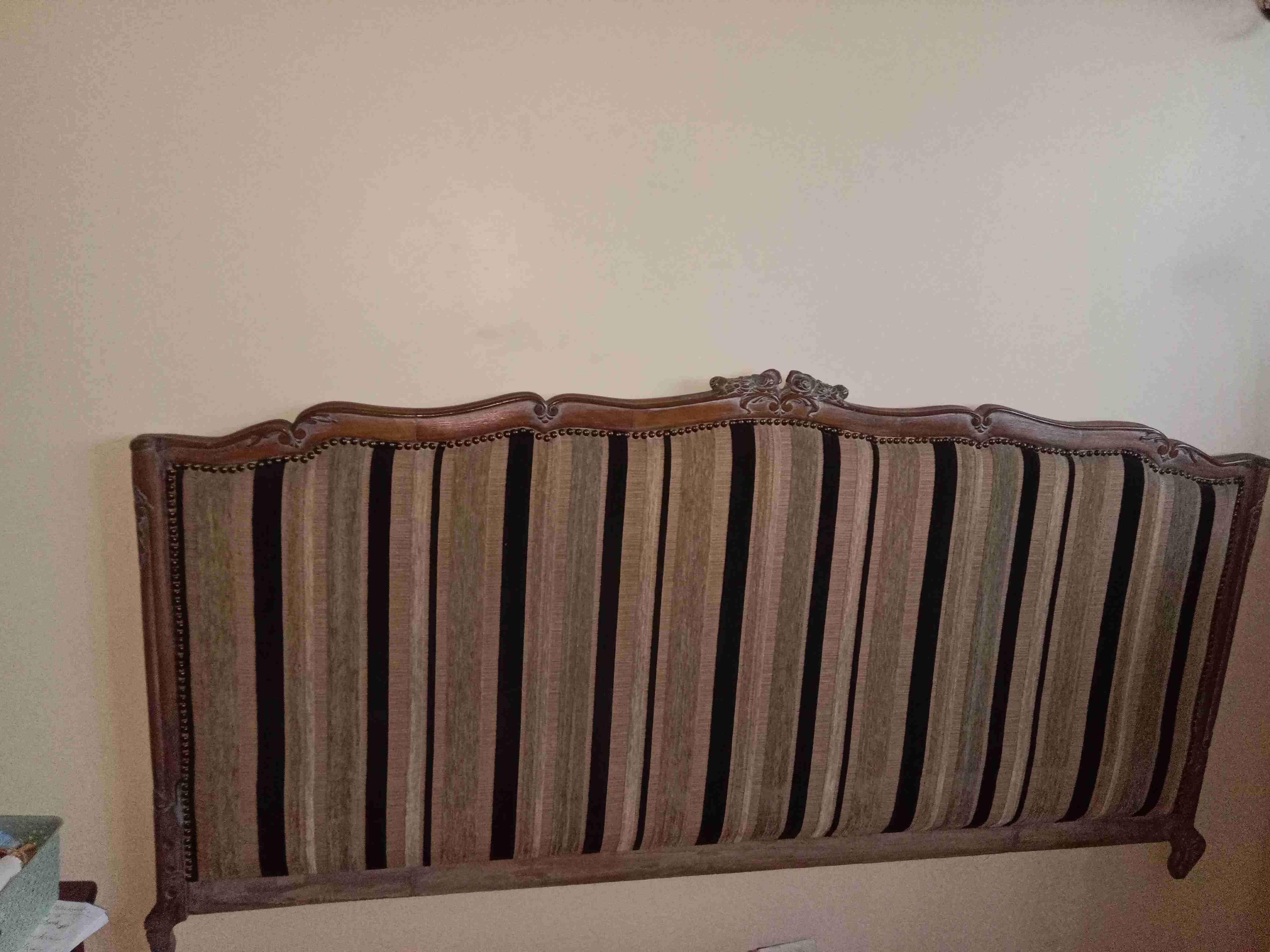 Cabecera de cama tapizada