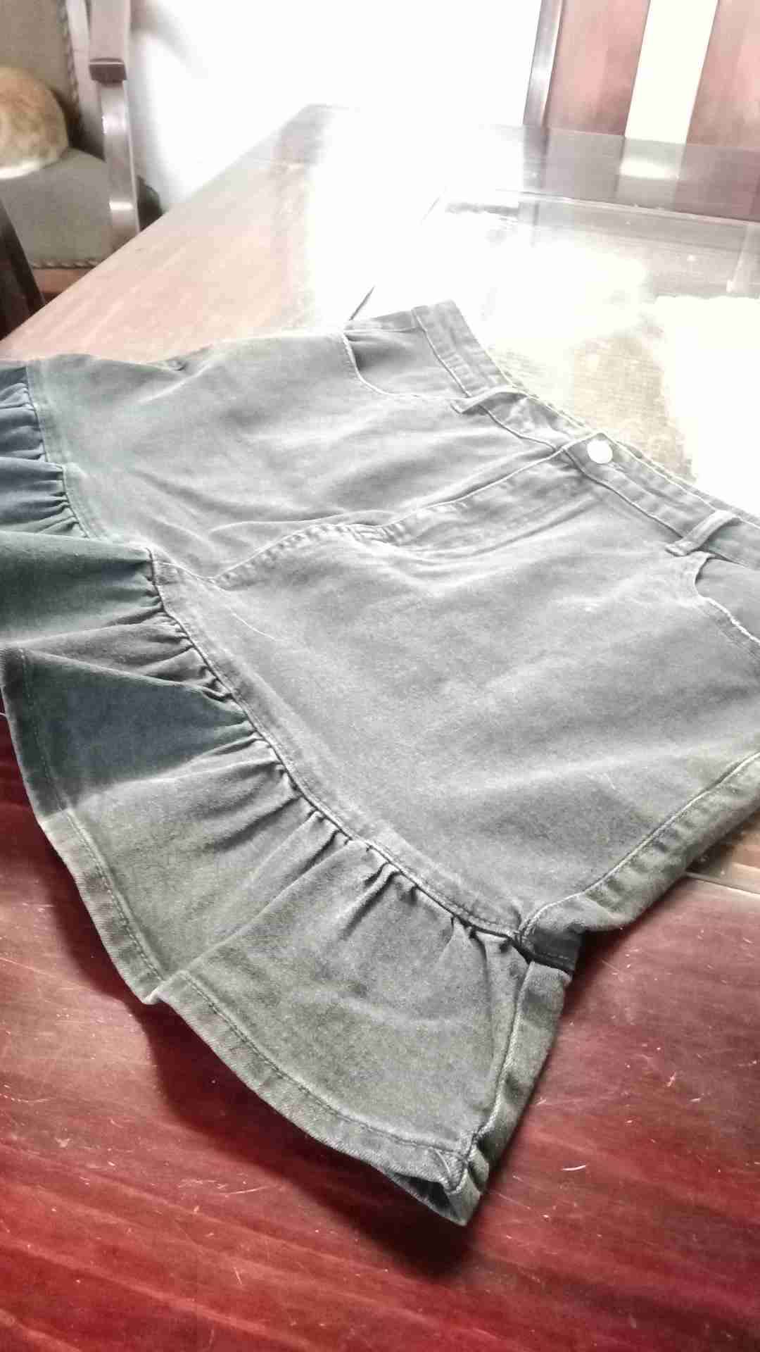 Falda negra con volantes - miniatura 3