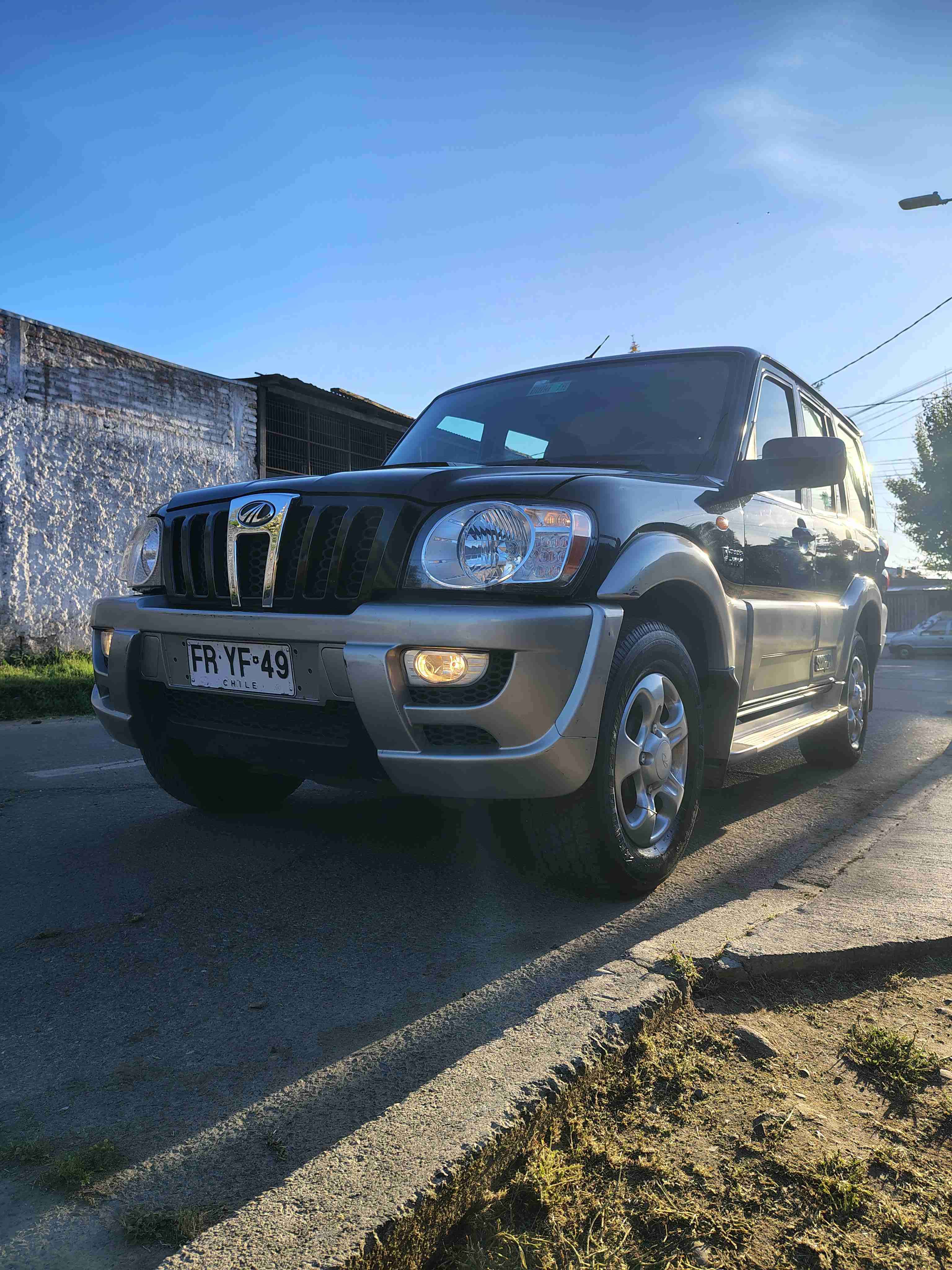 Mahindra Scorpio TurboDiesel 2.2 - 2013 - miniatura 2