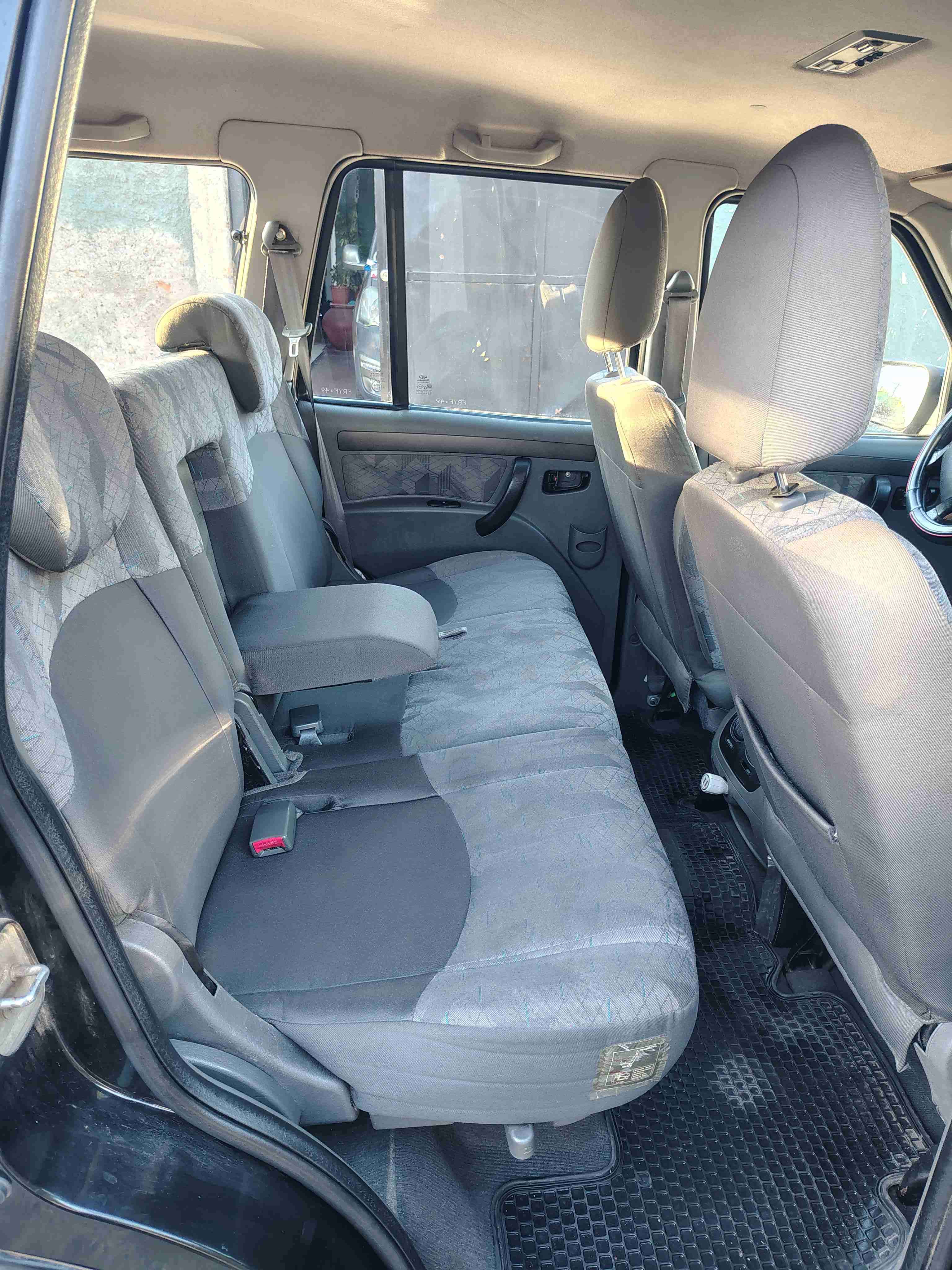 Mahindra Scorpio TurboDiesel 2.2 - 2013 - miniatura 5