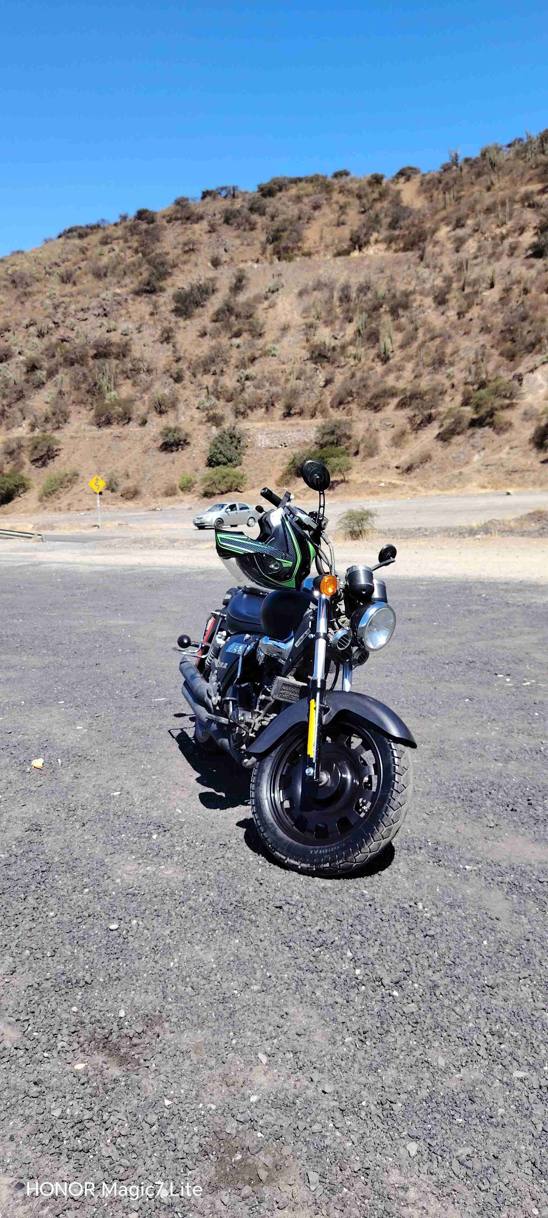 Moto Keeway color negro - 3