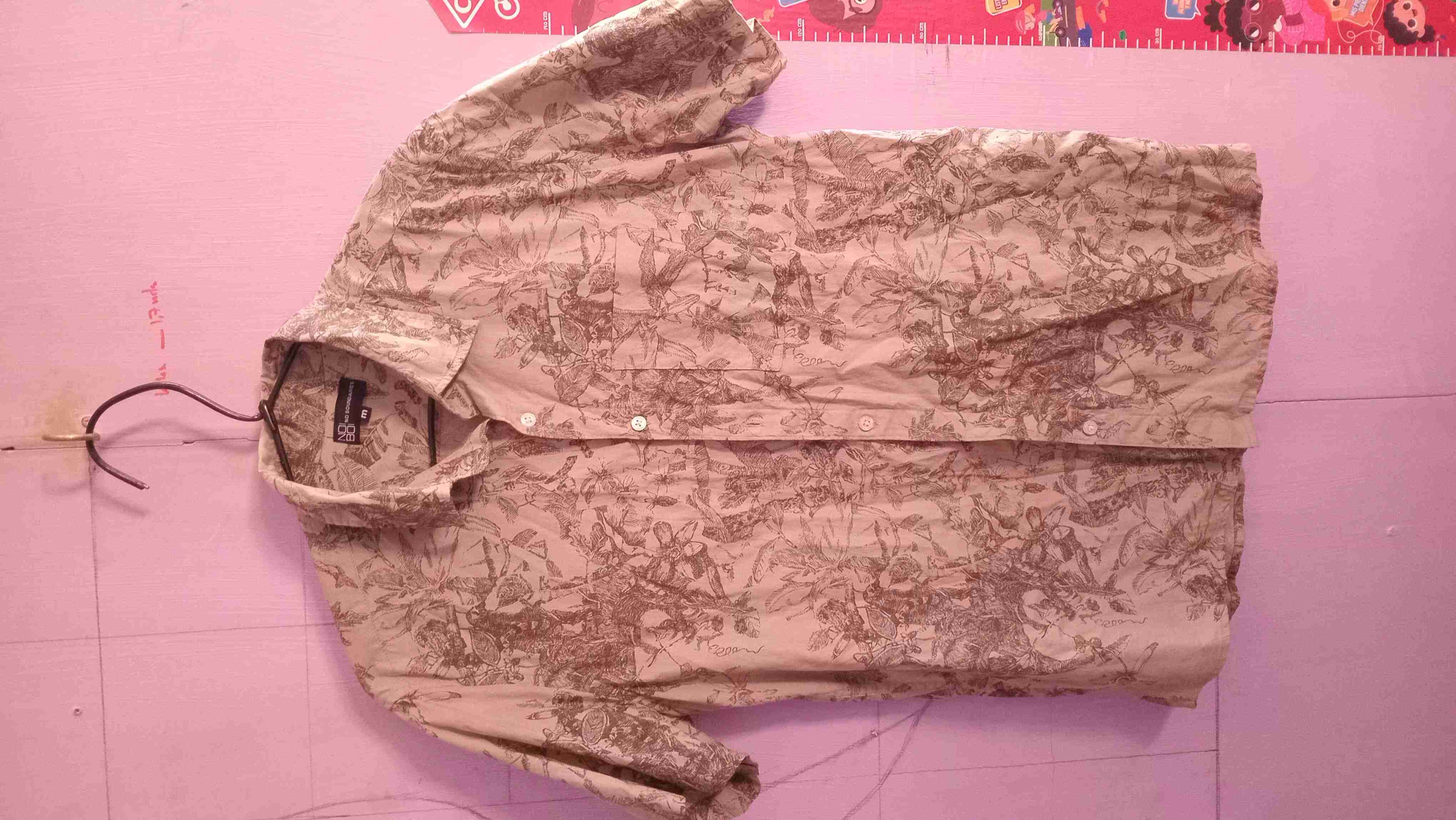 Camisa estampada beige manga corta