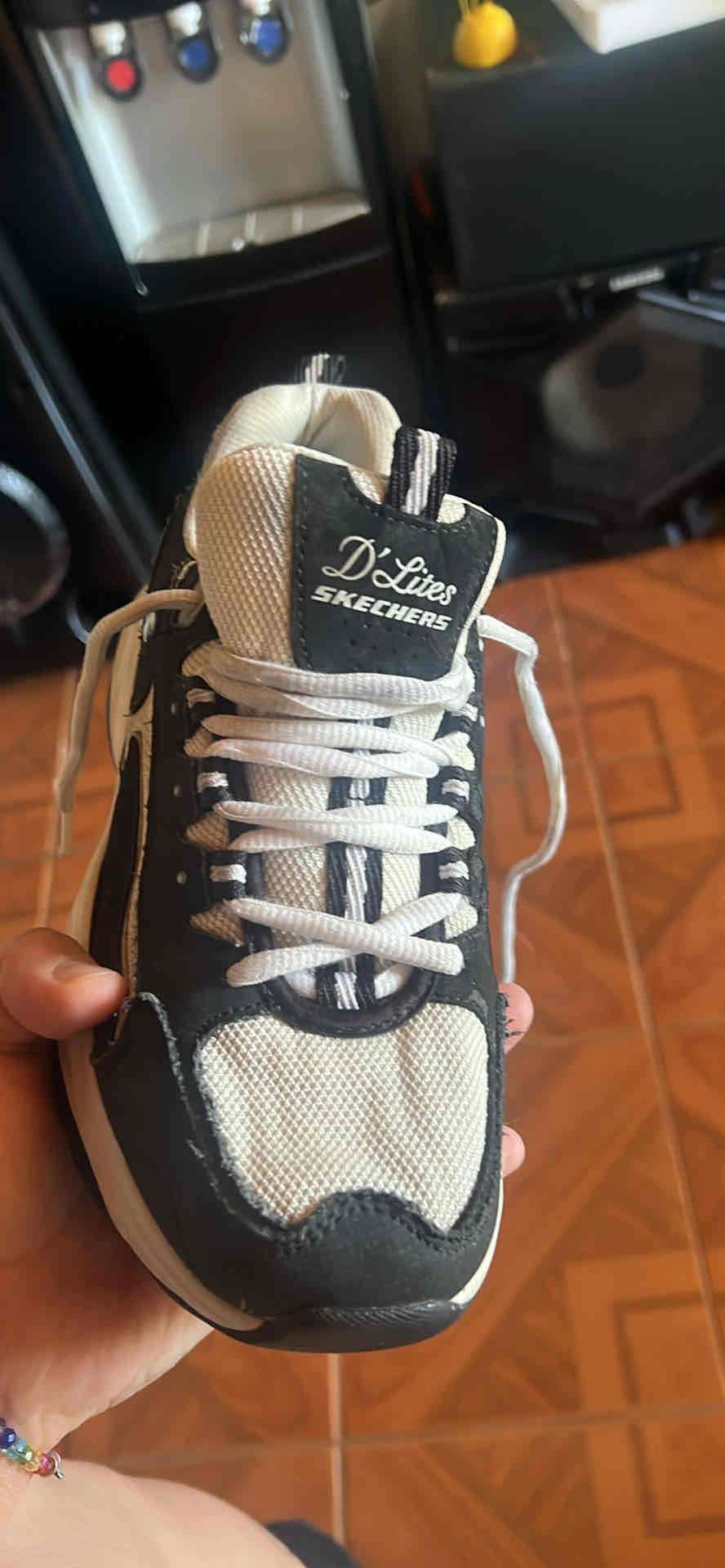 Zapatillas deportivas blancas y negras - miniatura 2