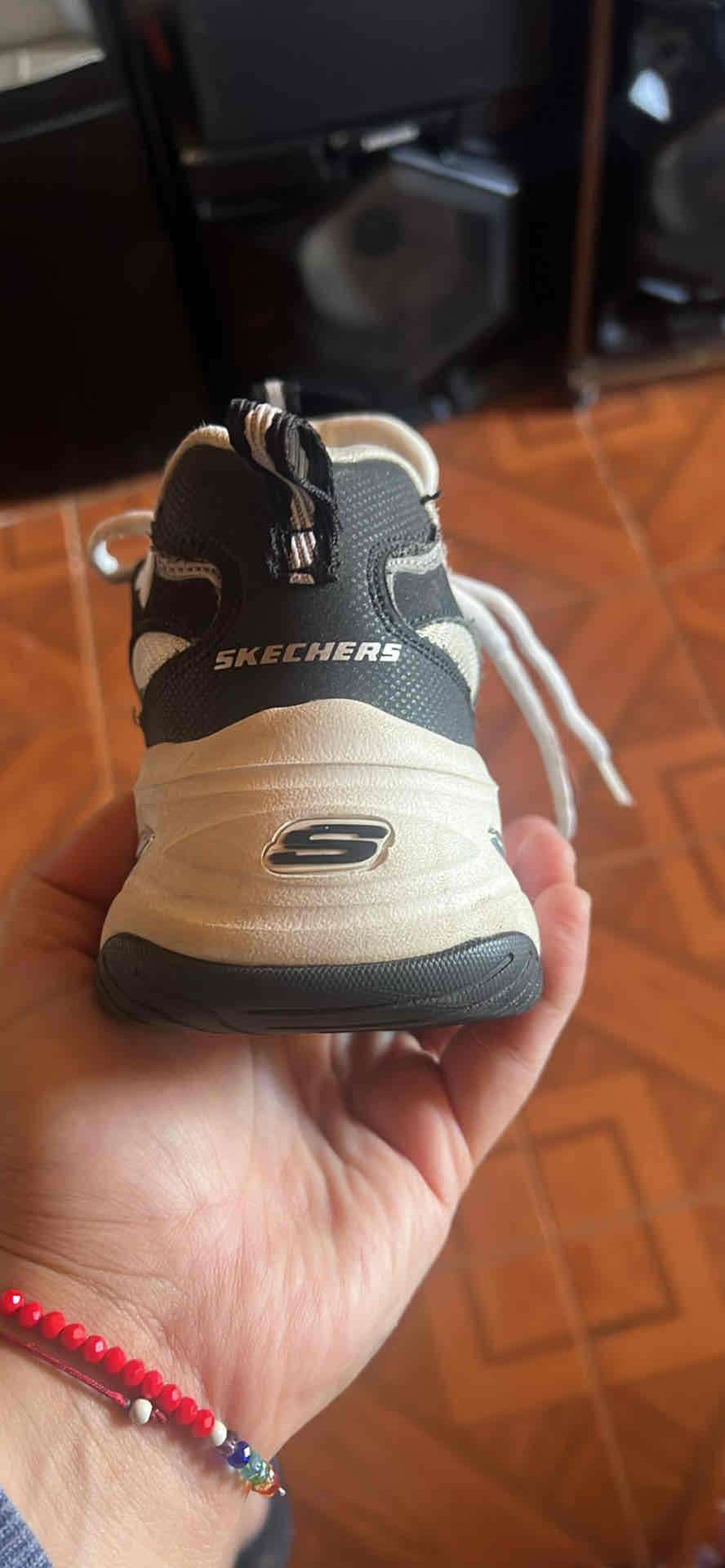 Zapatillas deportivas blancas y negras - miniatura 3