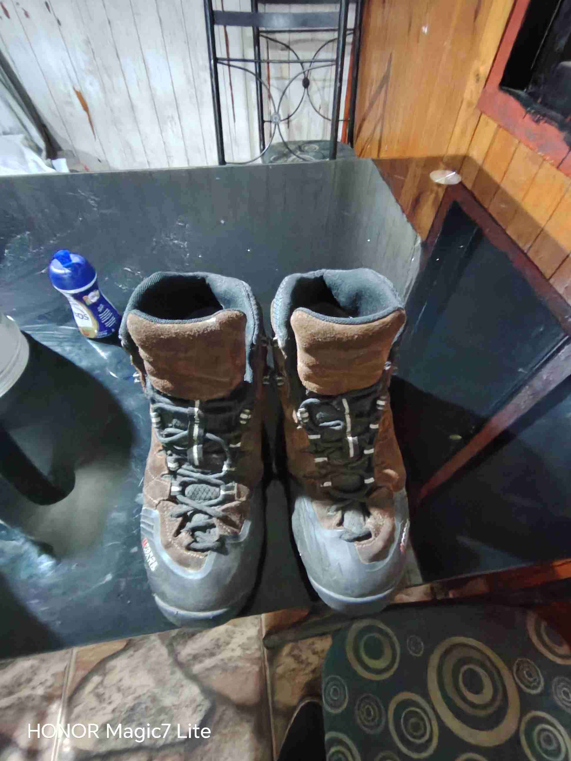 Botas de montaña marrones lippi