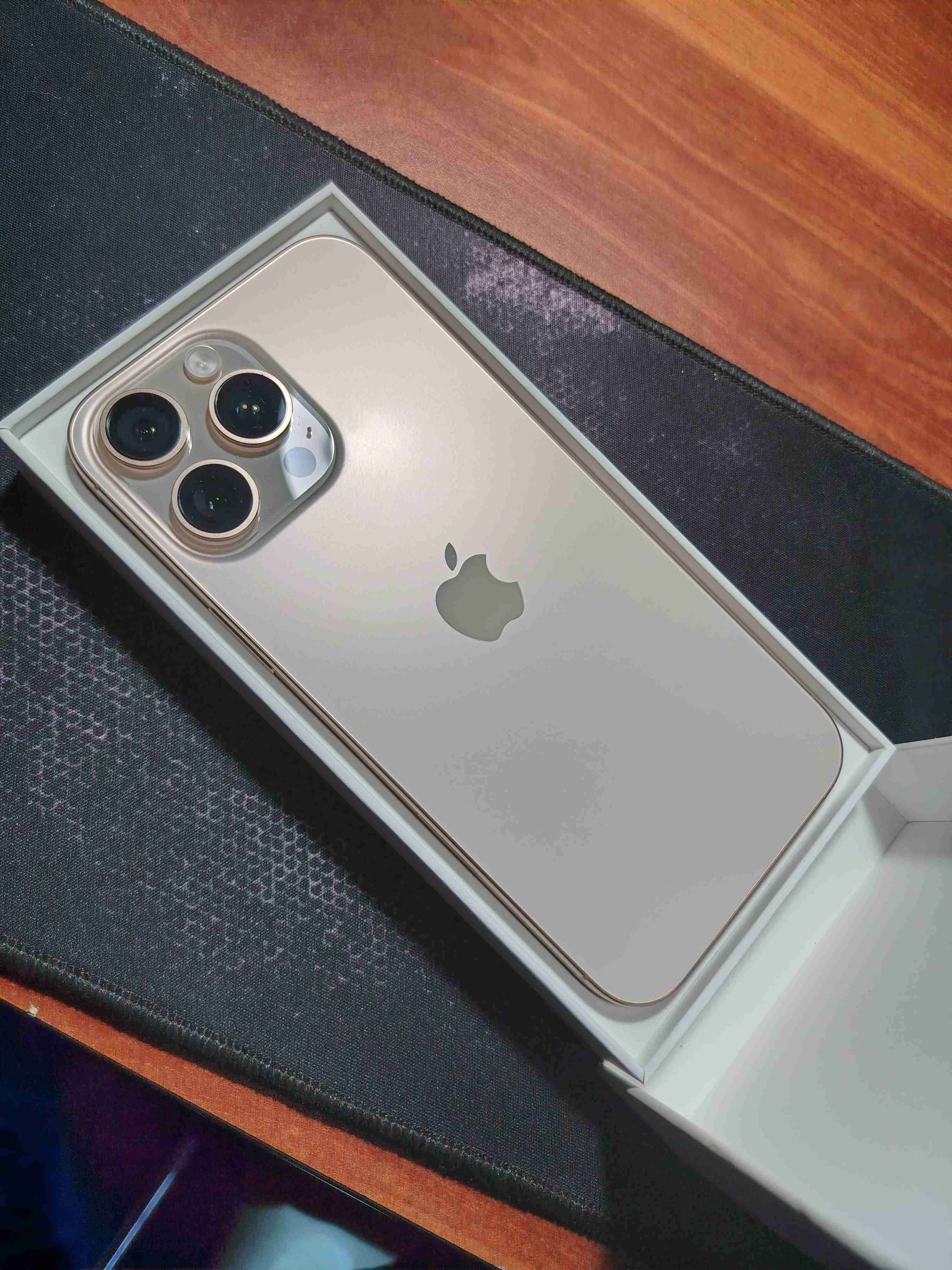 iPhone 16 pro Max de 256 GB nuevo - miniatura 2