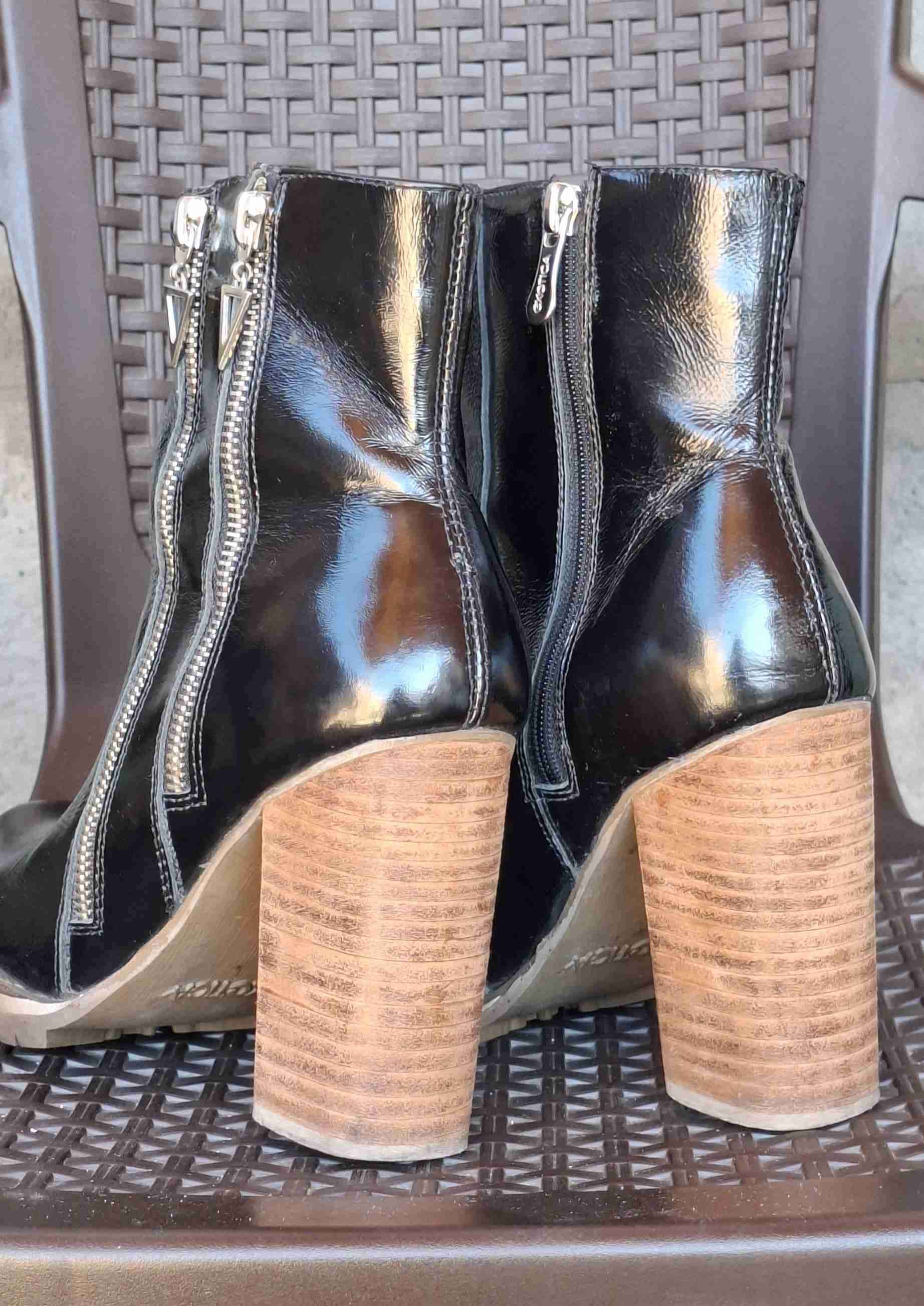 Botines negros con tacón alto - miniatura 3