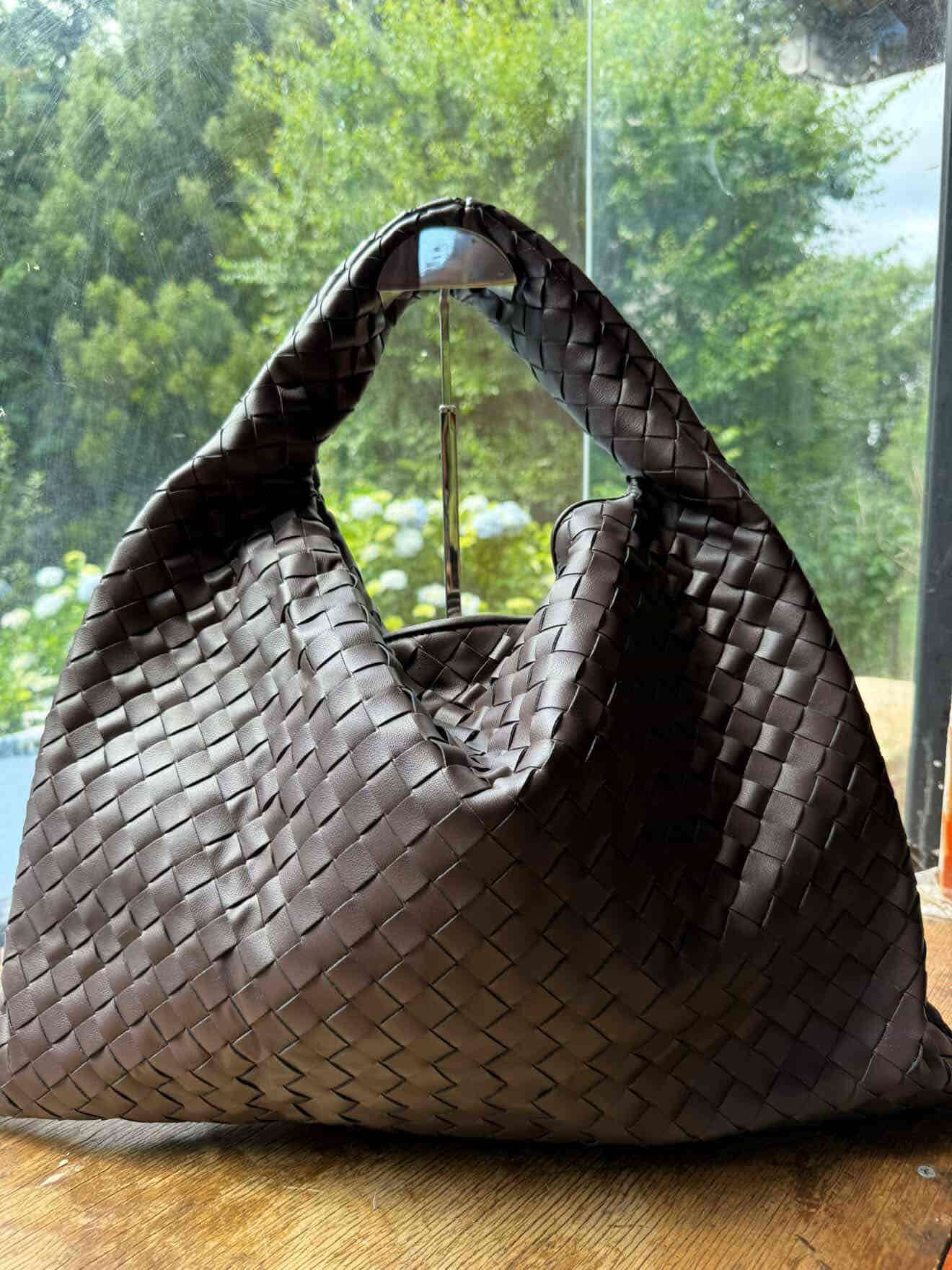 Bolso de mano tejido marrón BV