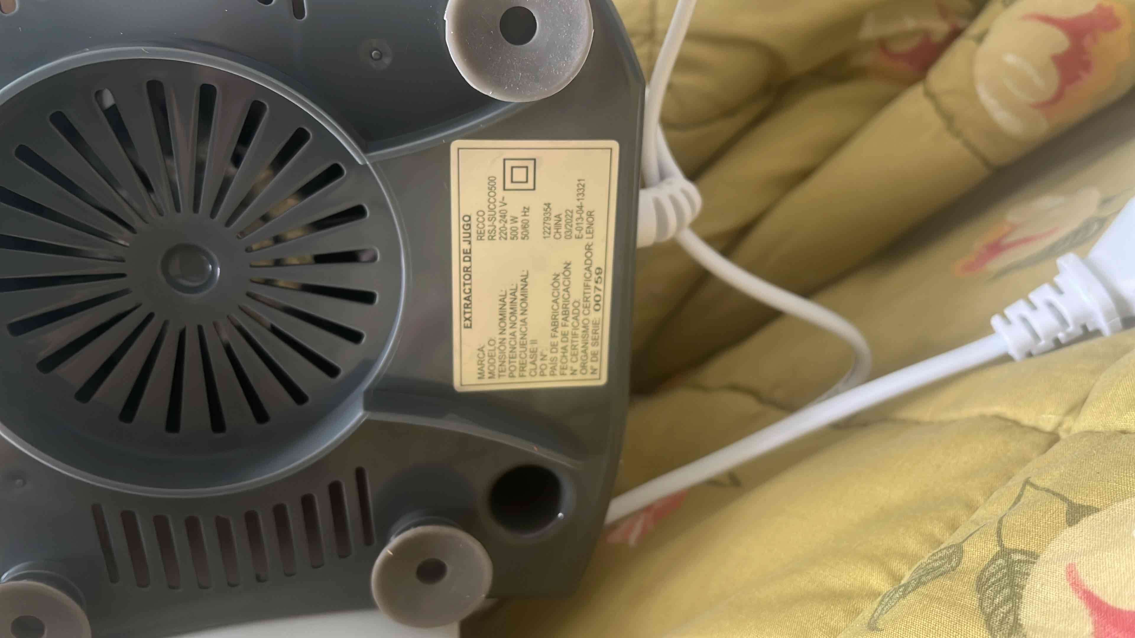 Extractor de jugos eléctrico - miniatura 2