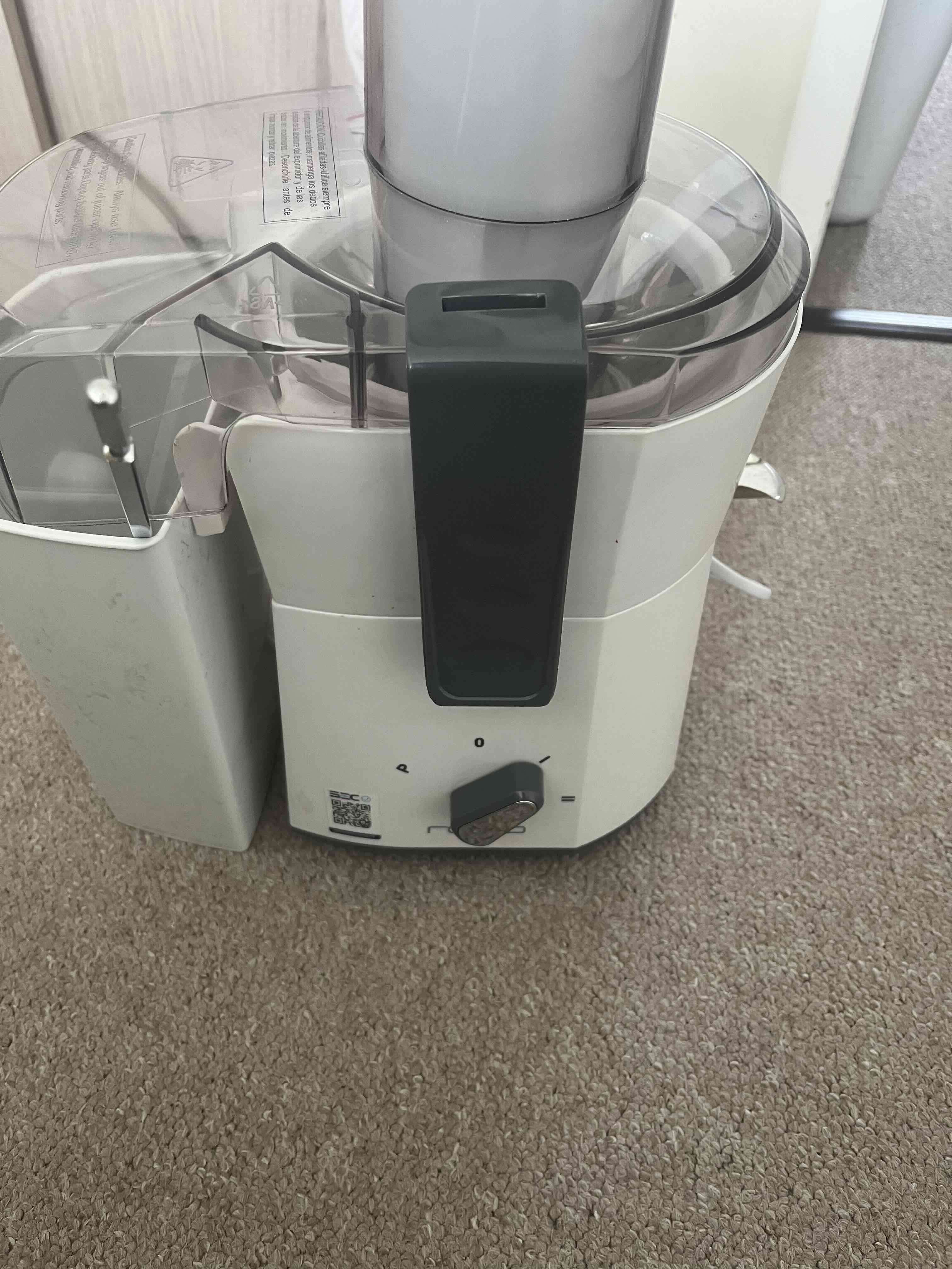 Extractor de jugos eléctrico - miniatura 3