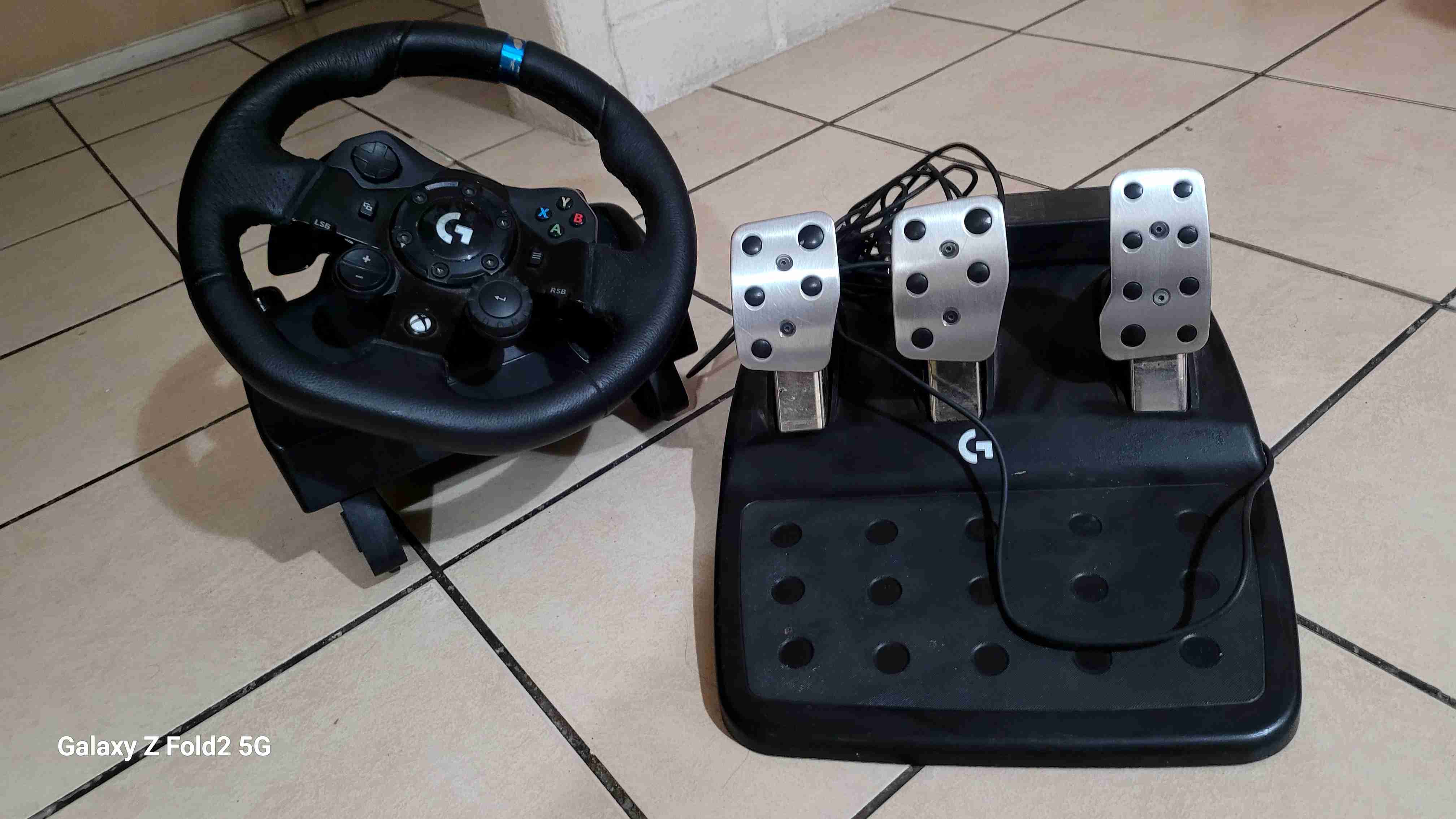 Volante y pedales de simulación Logitech - miniatura 3