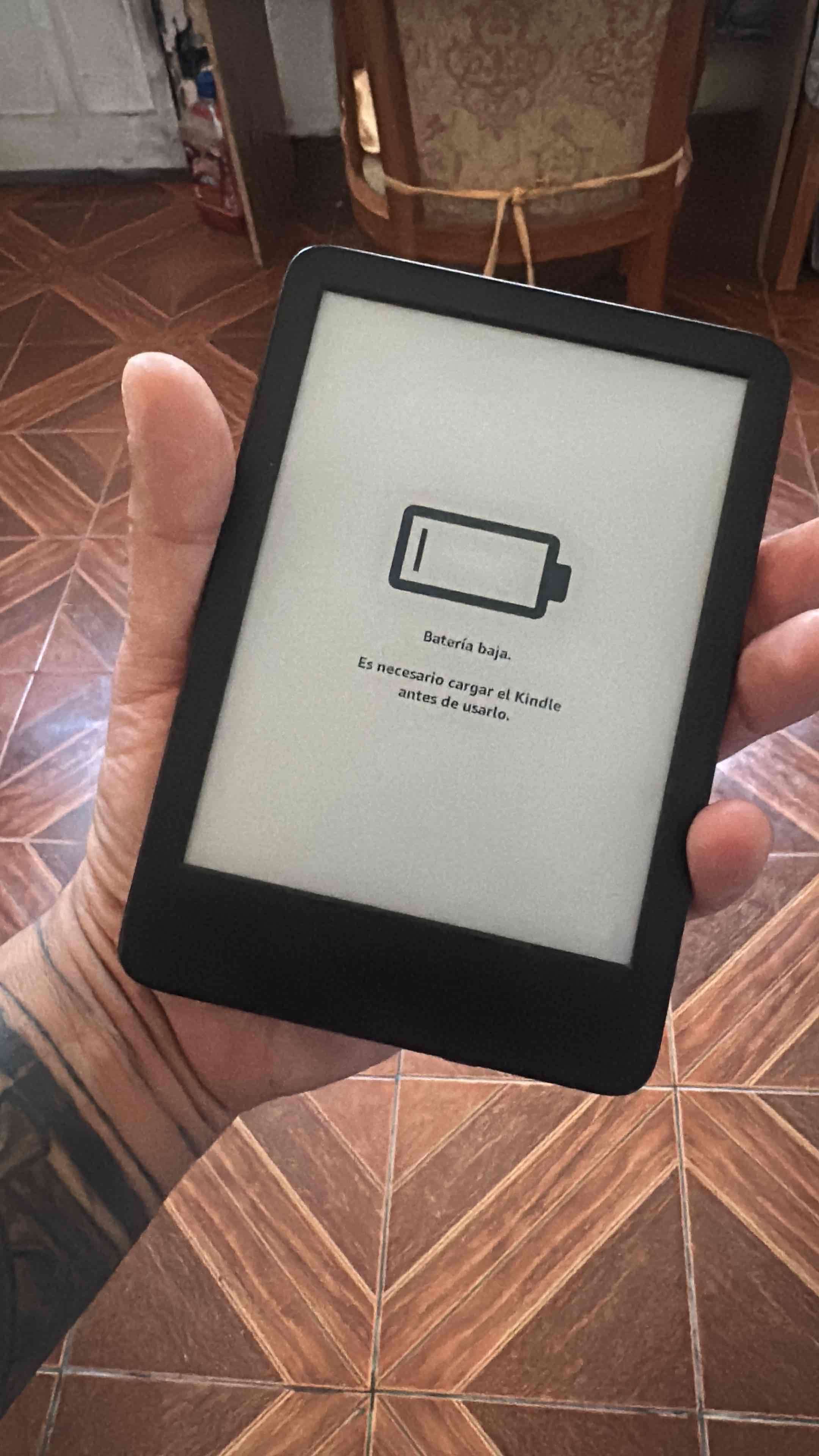 Kindle en buen estado 10ma generación - miniatura 2