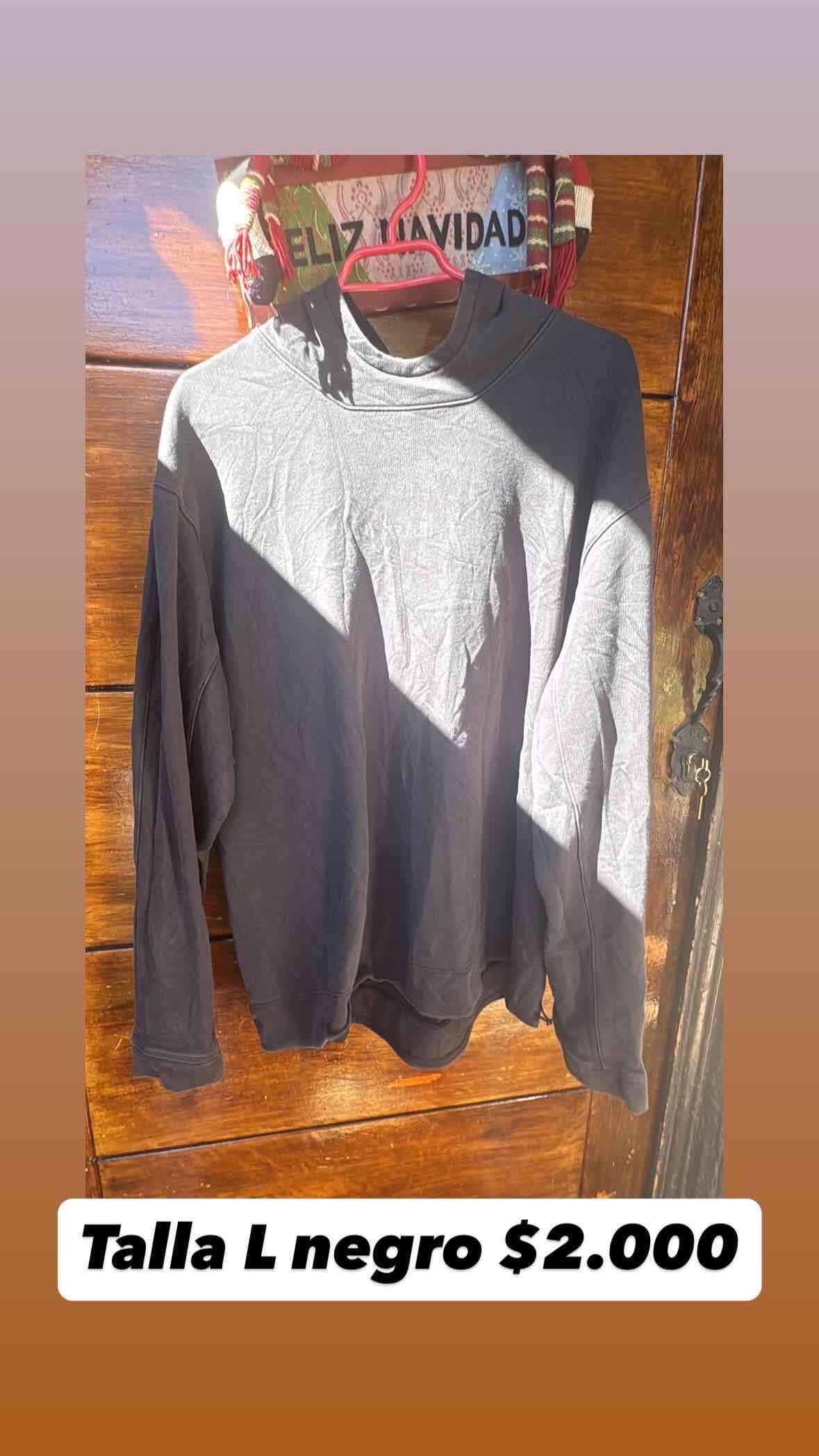 Polerón negro con capucha - miniatura 5